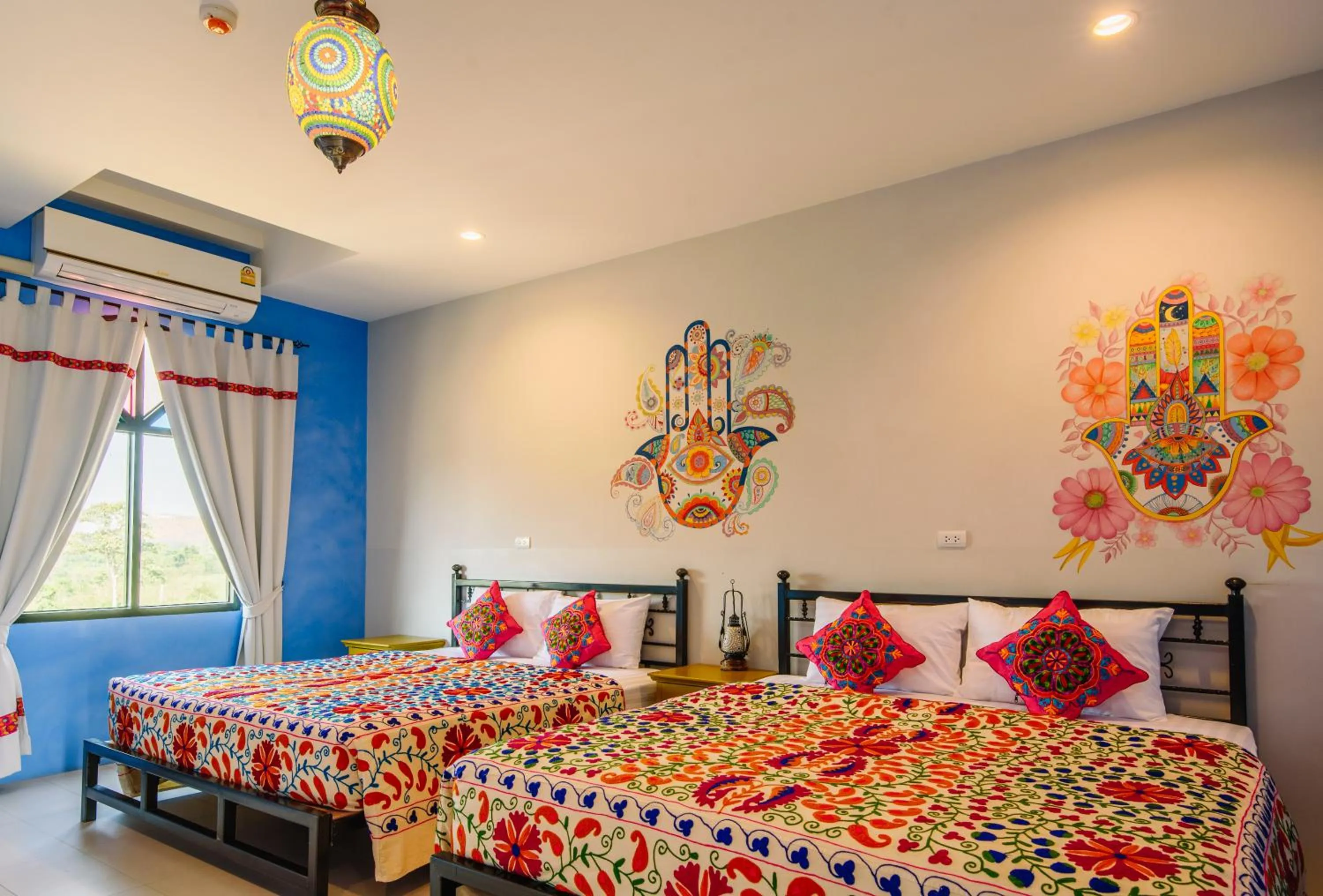 Bed in La Reina Maroc Hotel ปากช่อง เขาใหญ่