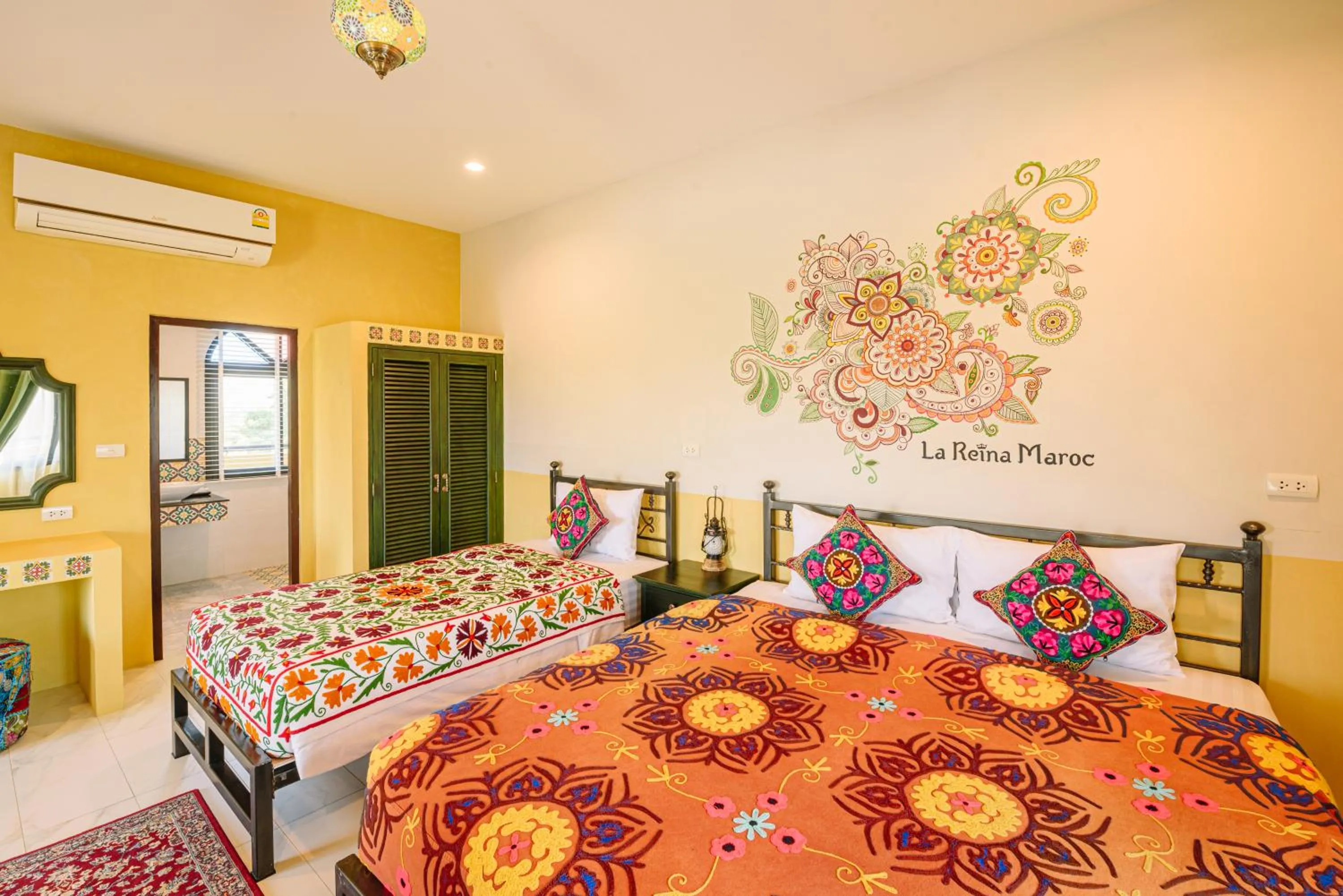 Bed in La Reina Maroc Hotel ปากช่อง เขาใหญ่