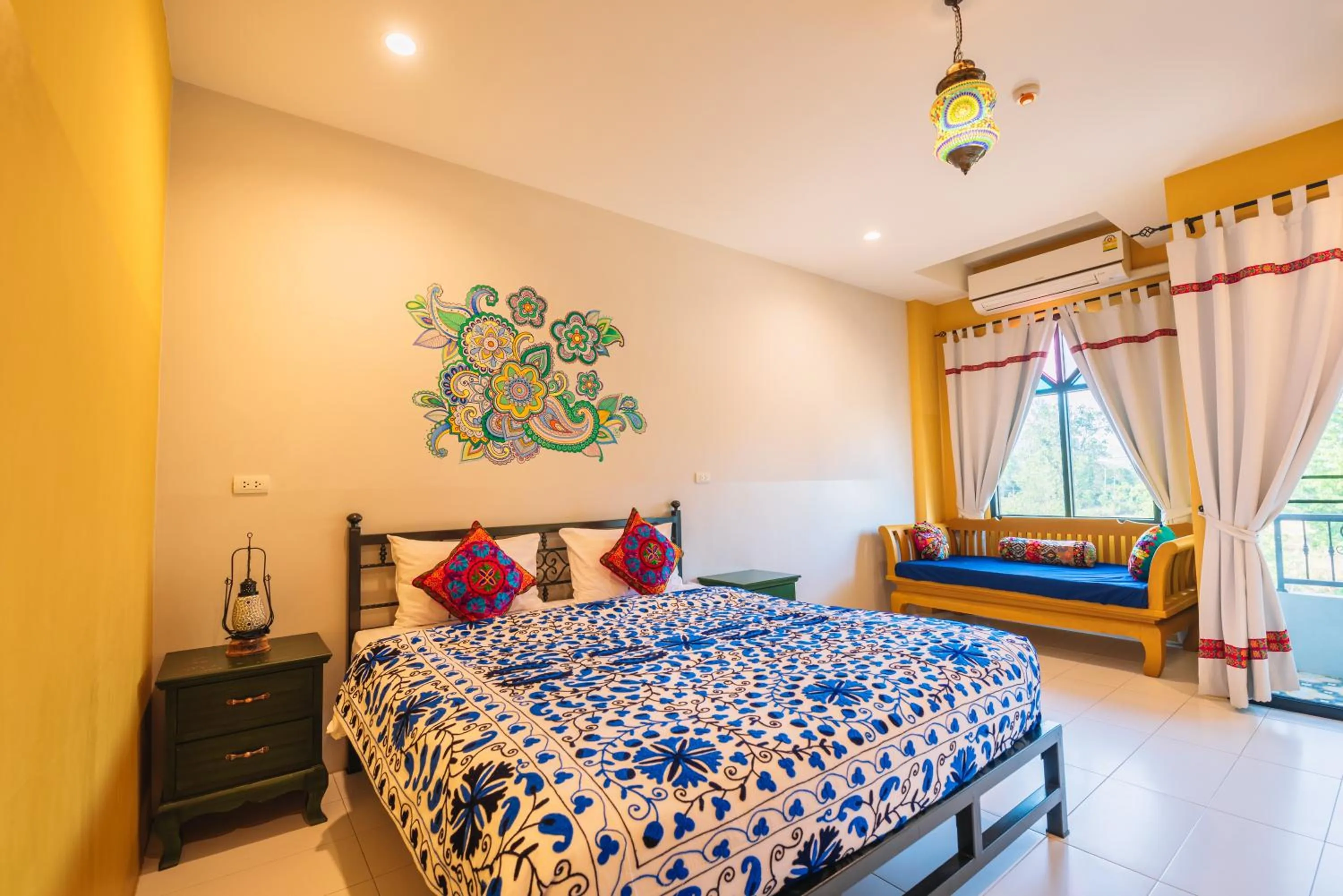 Bed in La Reina Maroc Hotel ปากช่อง เขาใหญ่