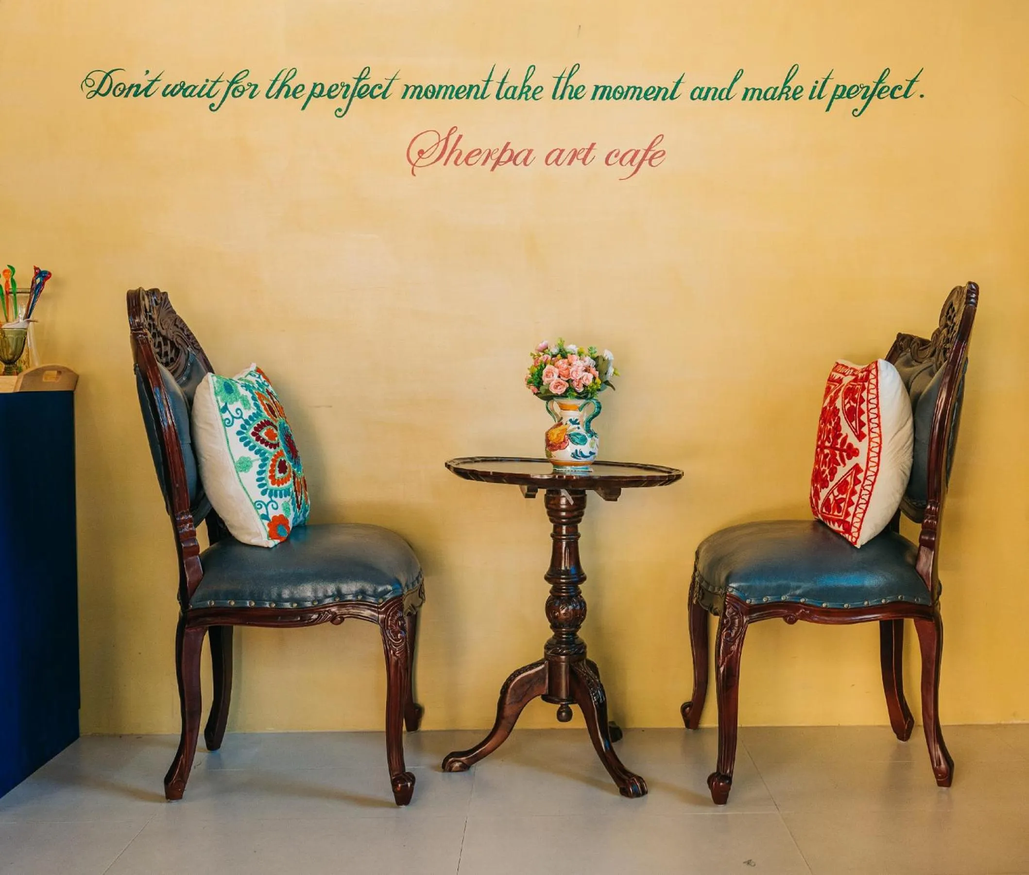 Communal lounge/ TV room in La Reina Maroc Hotel ปากช่อง เขาใหญ่