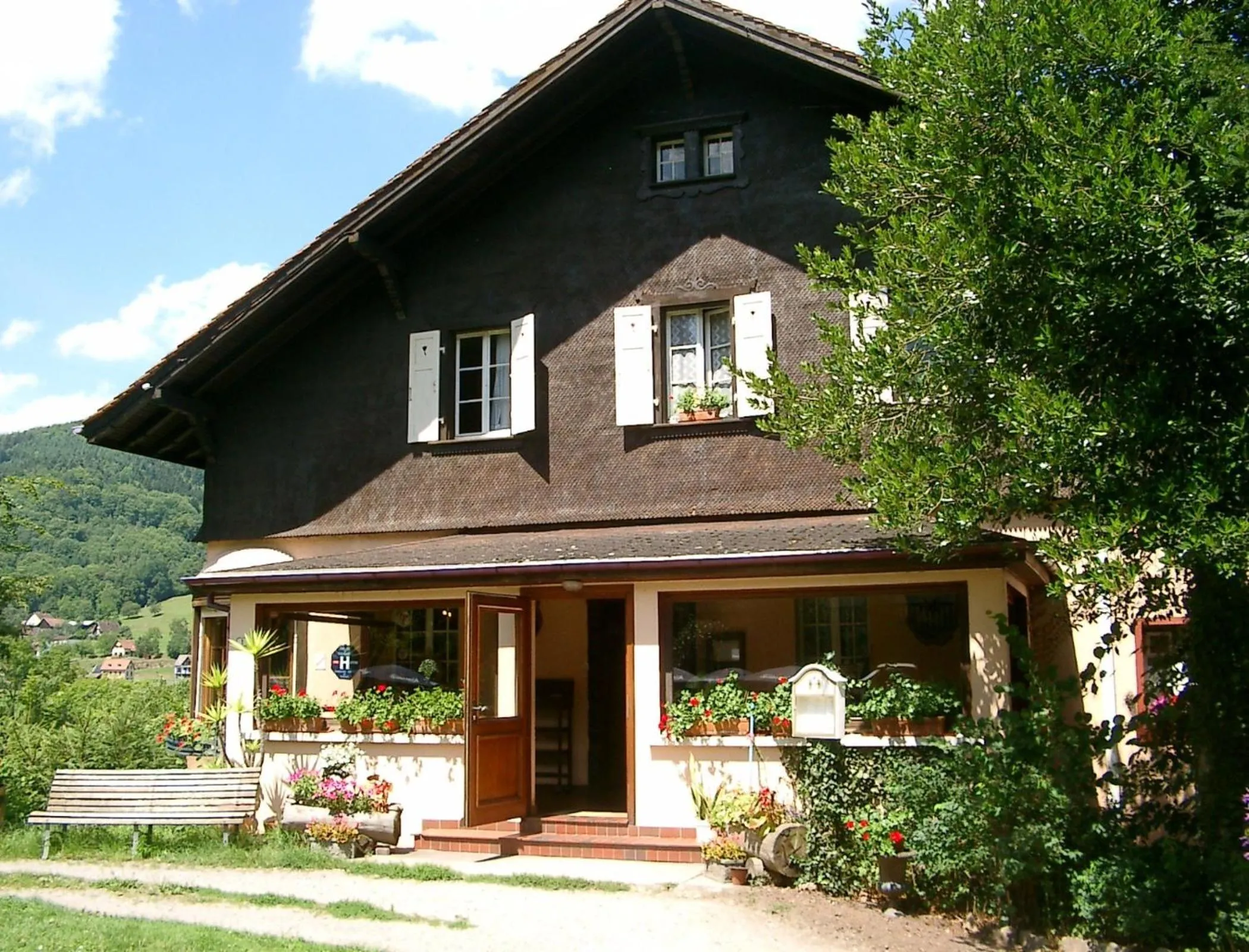 Facade/entrance in Le Chalet
