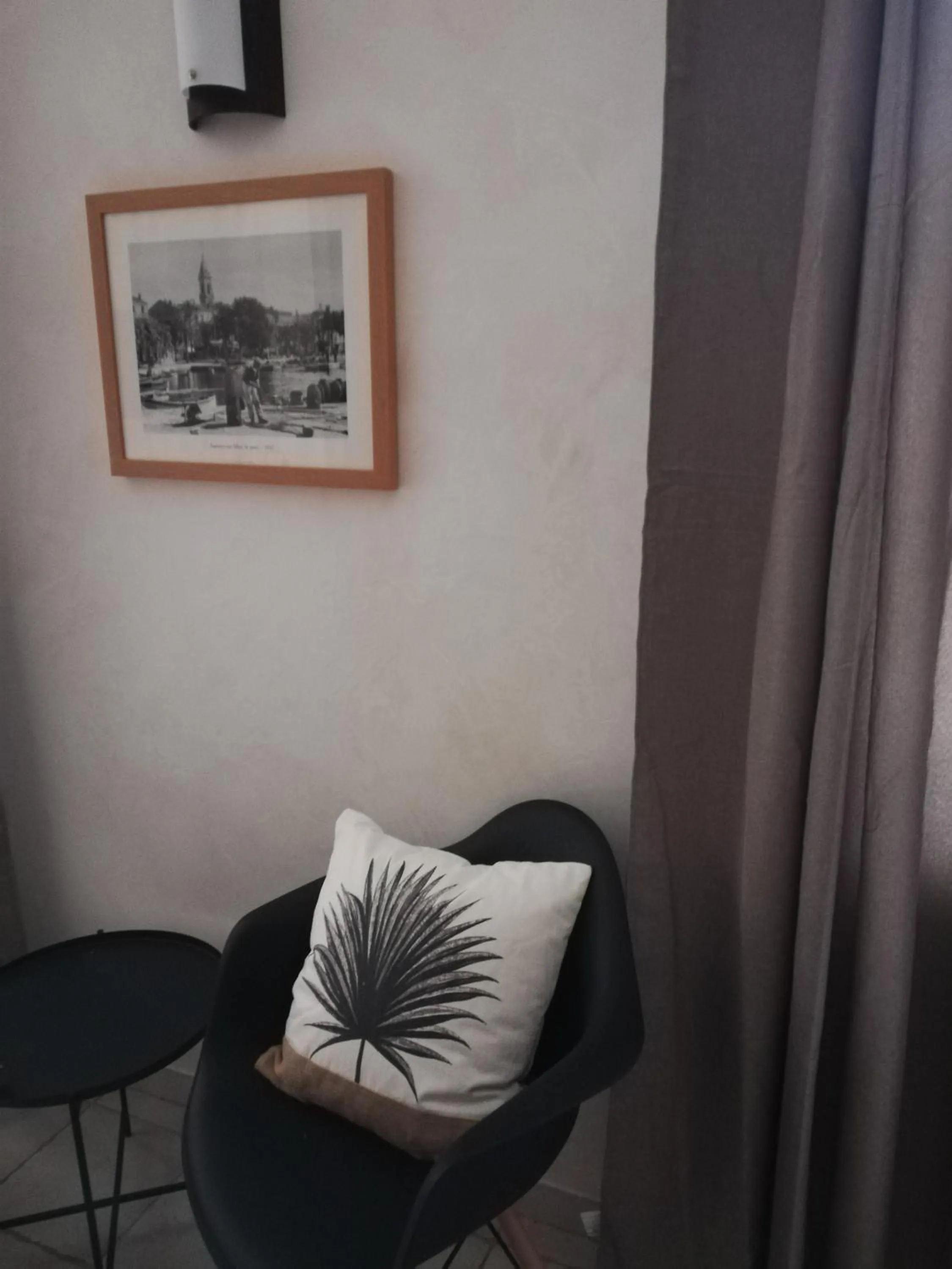 Seating area in hôtel Le Synaya