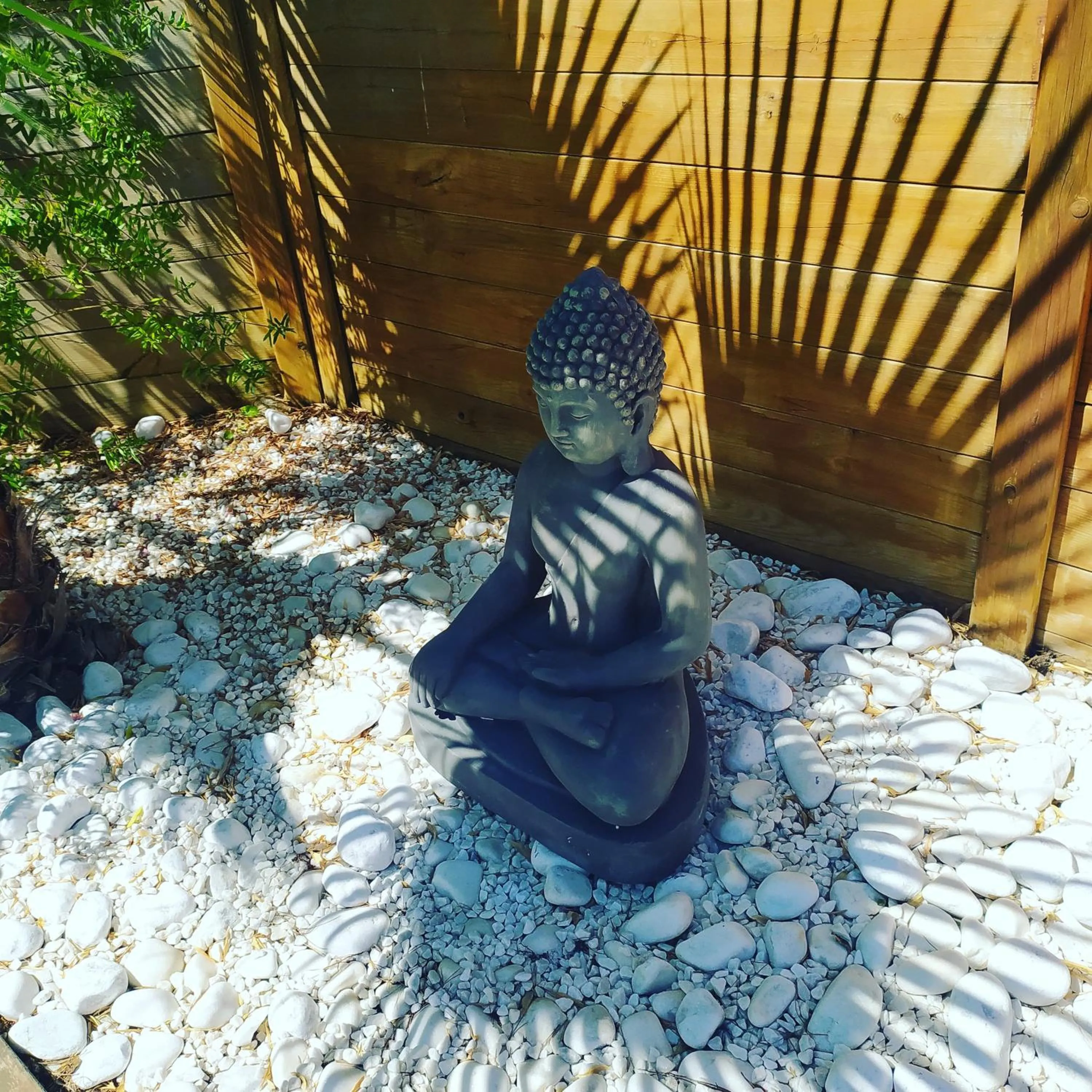 Garden view in hôtel Le Synaya