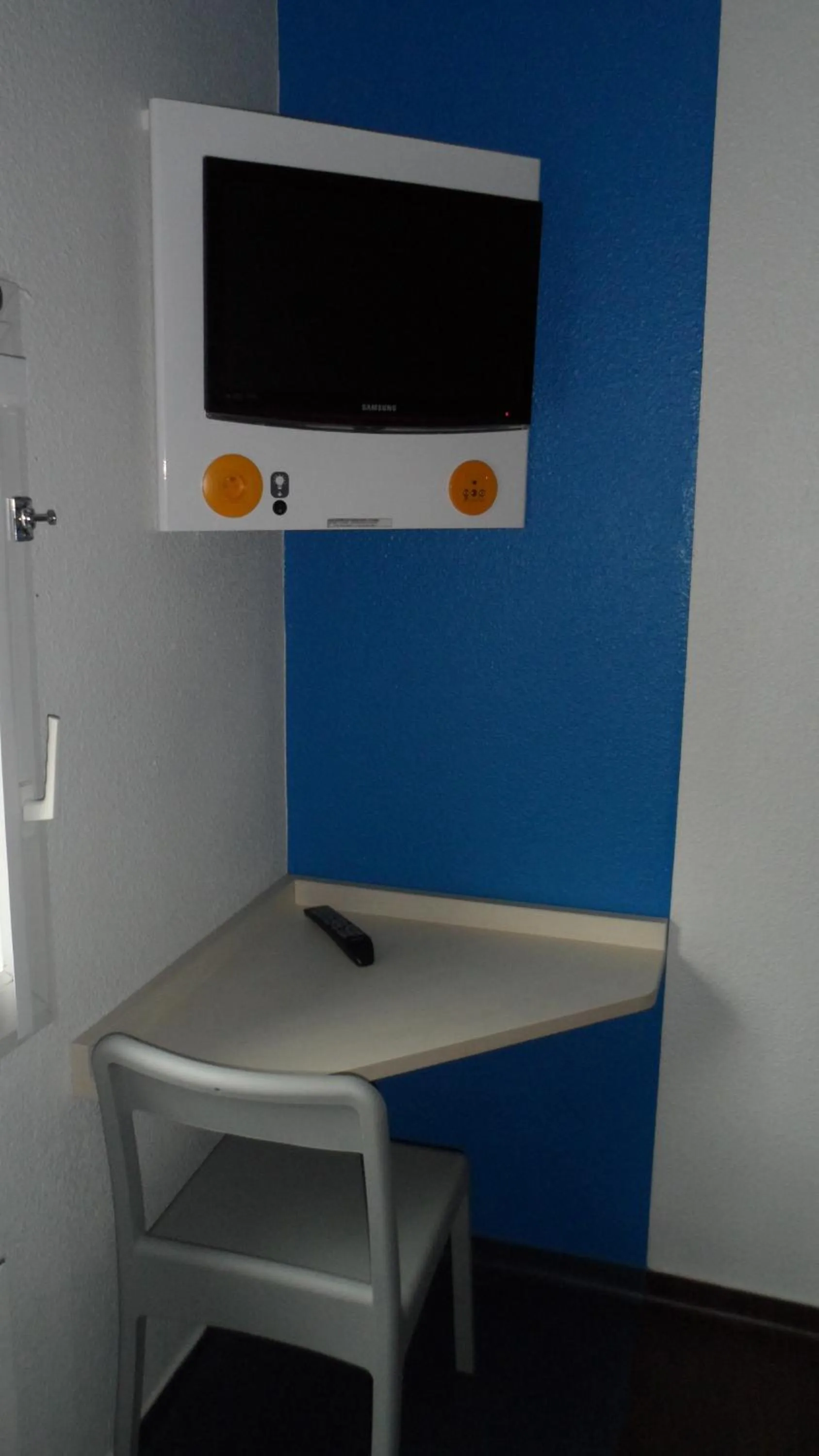 TV and multimedia in hotelF1 Blois