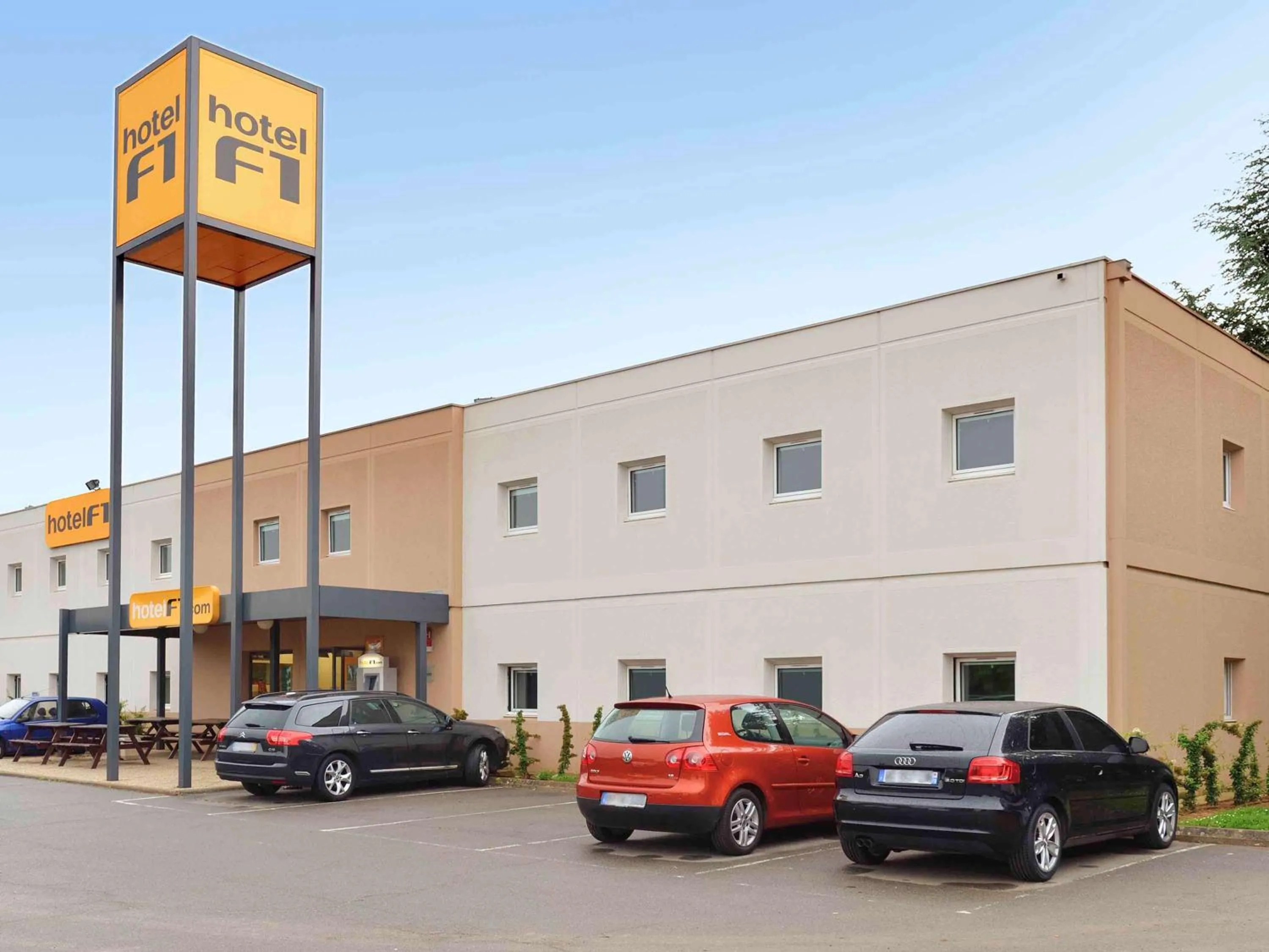 Property building in hotelF1 Blois