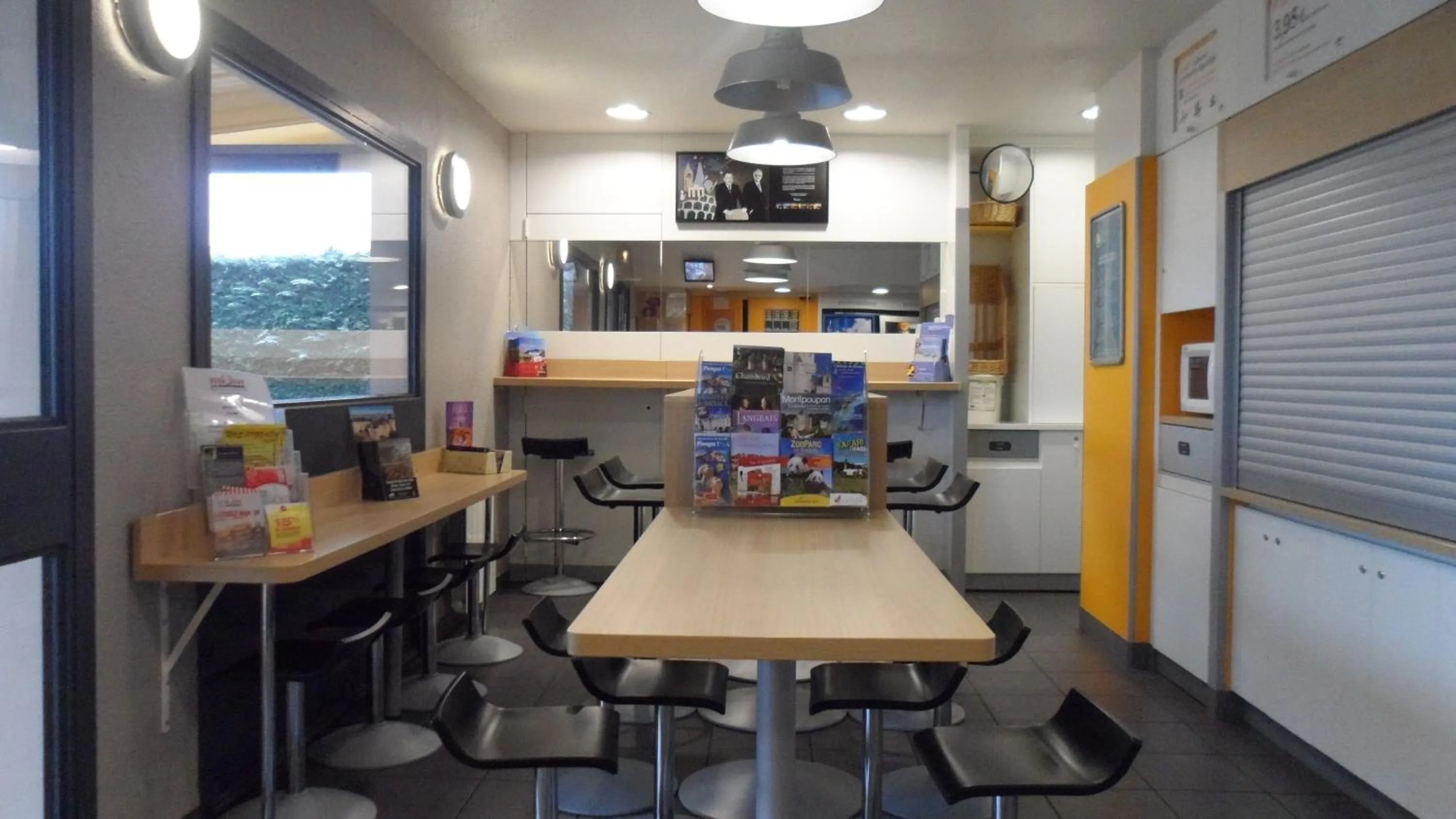 Restaurant/places to eat in hotelF1 Blois