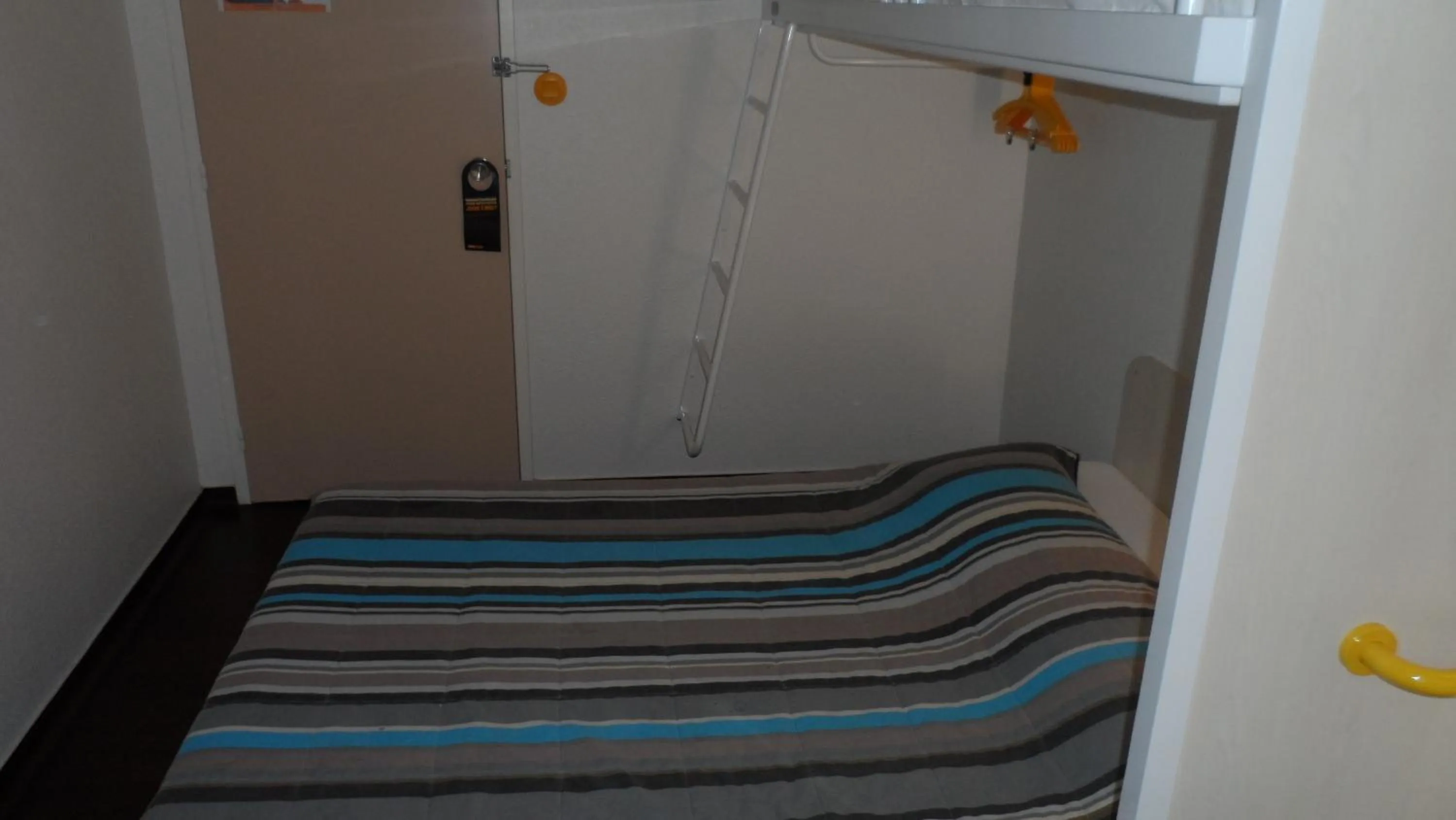 Bed in hotelF1 Blois