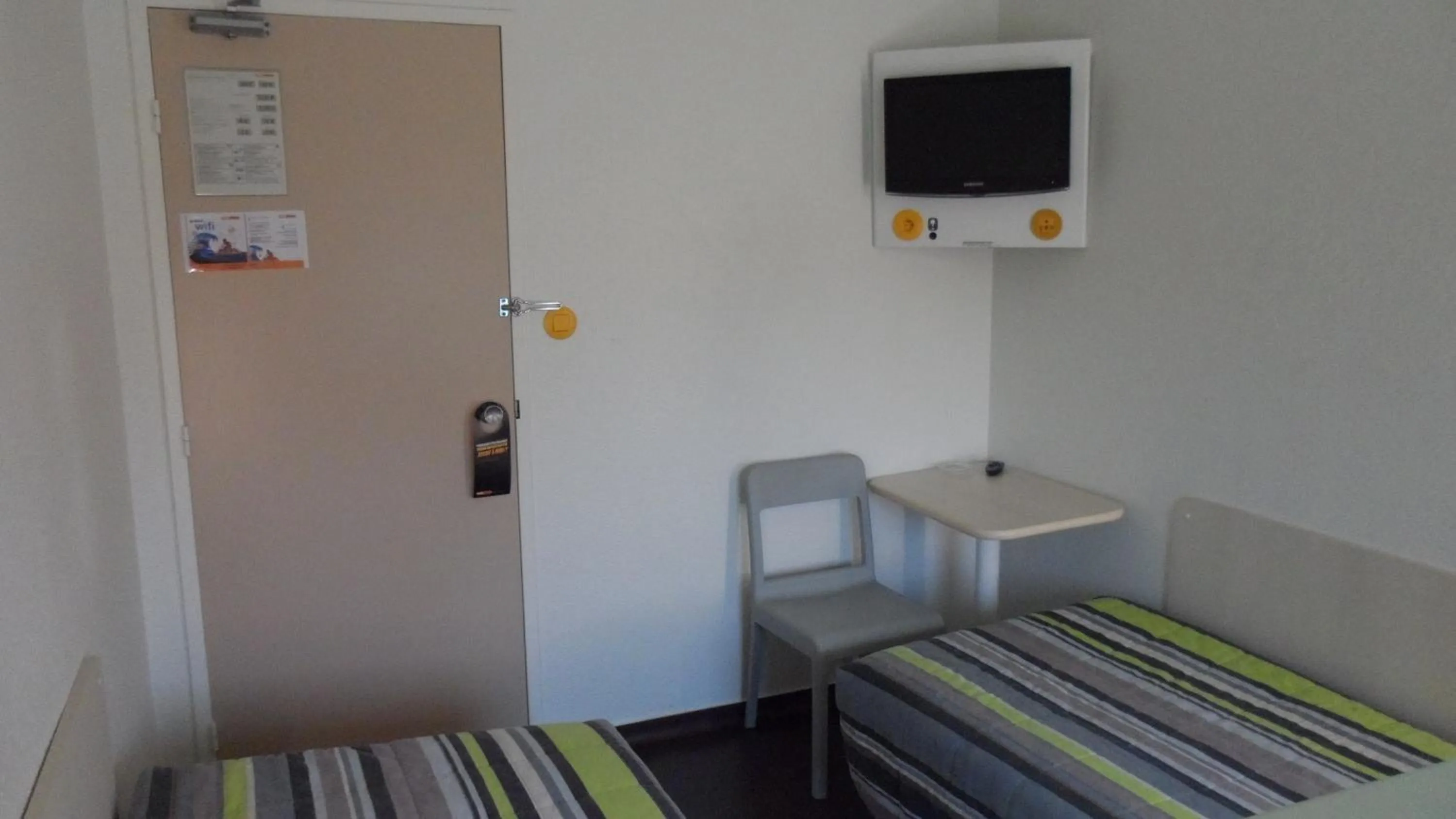 Photo of the whole room, Bed in hotelF1 Blois