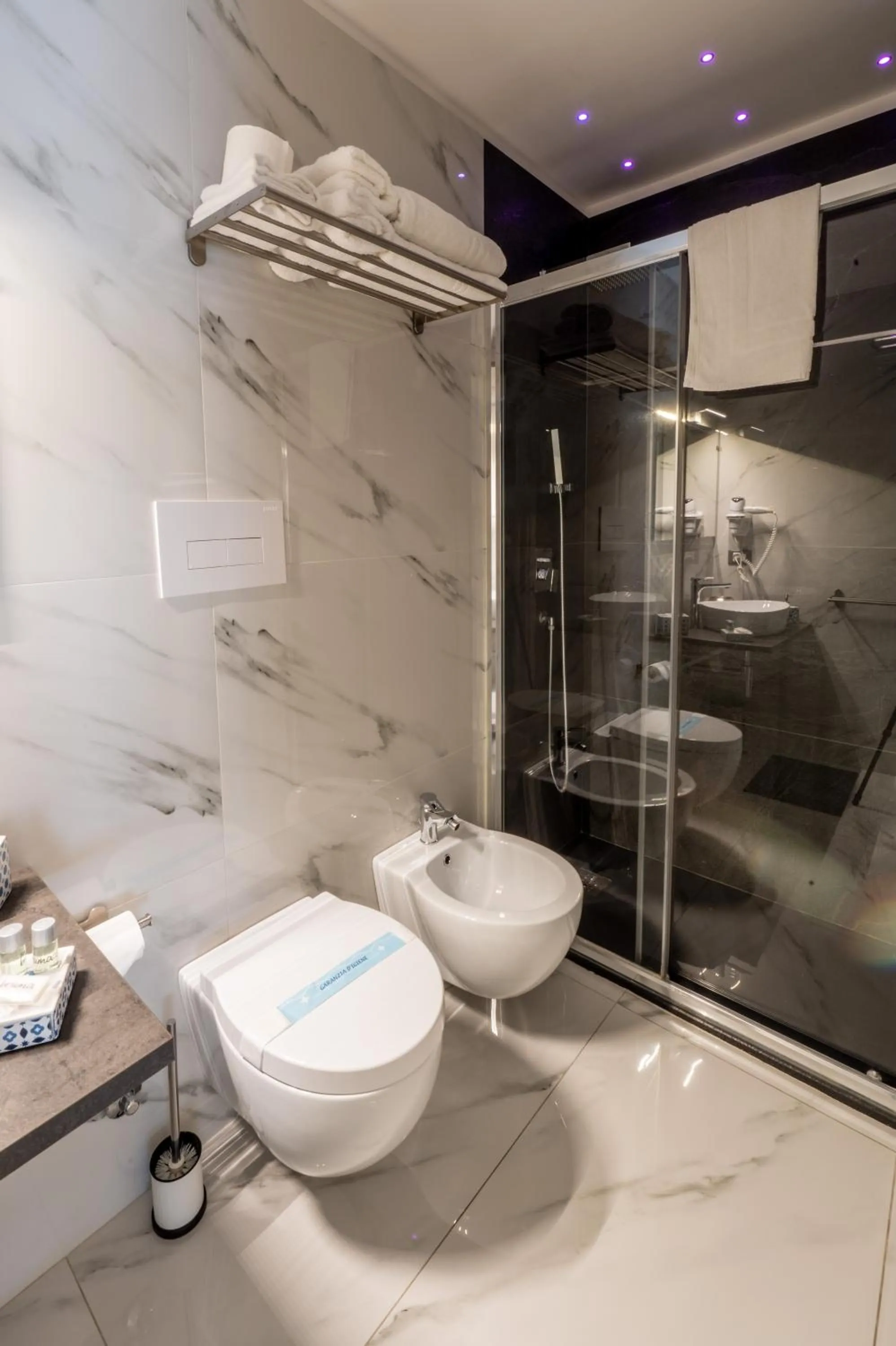 Bathroom in Eolian Port B&B