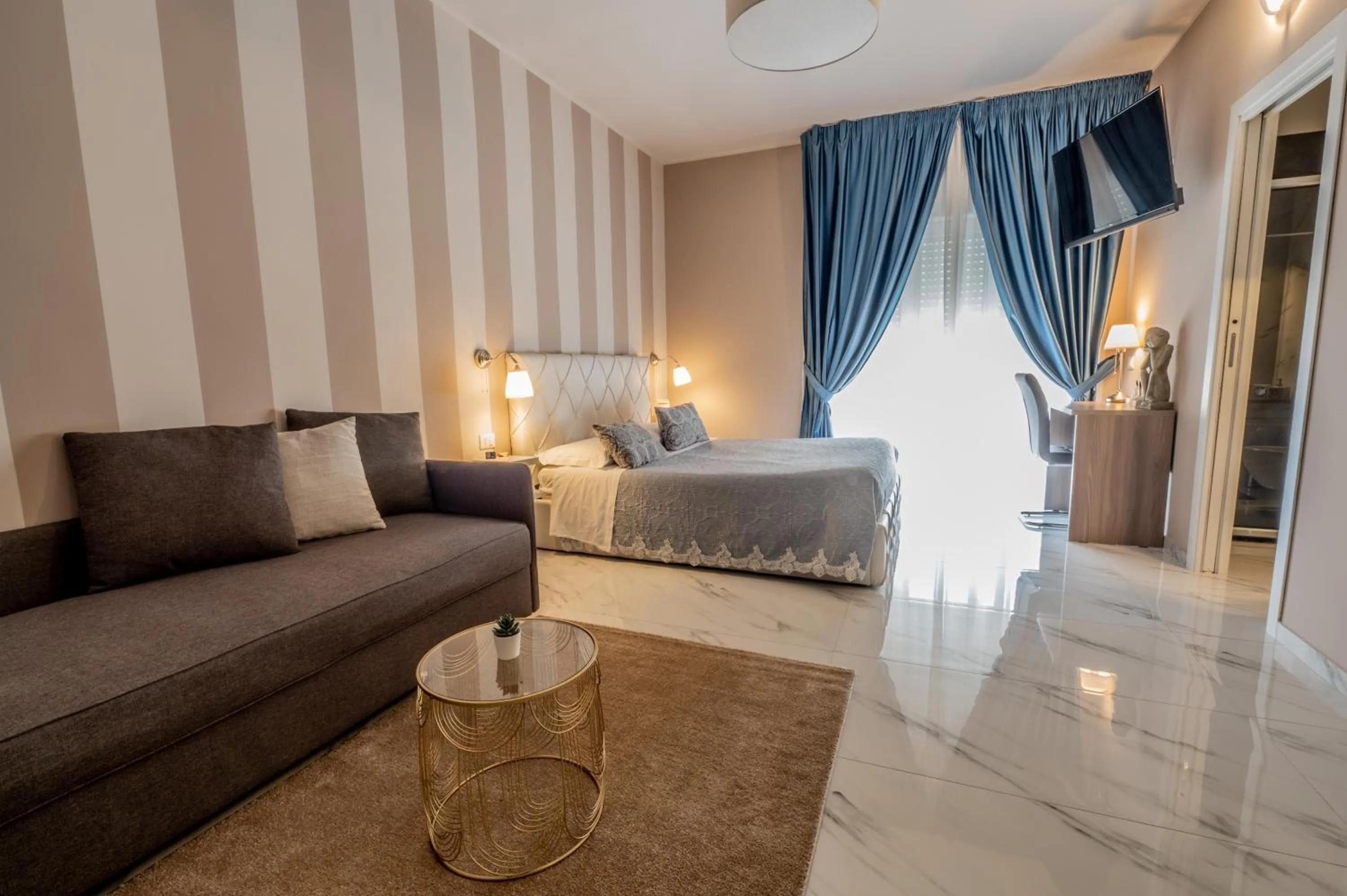 Photo of the whole room, Bed in Eolian Port B&B