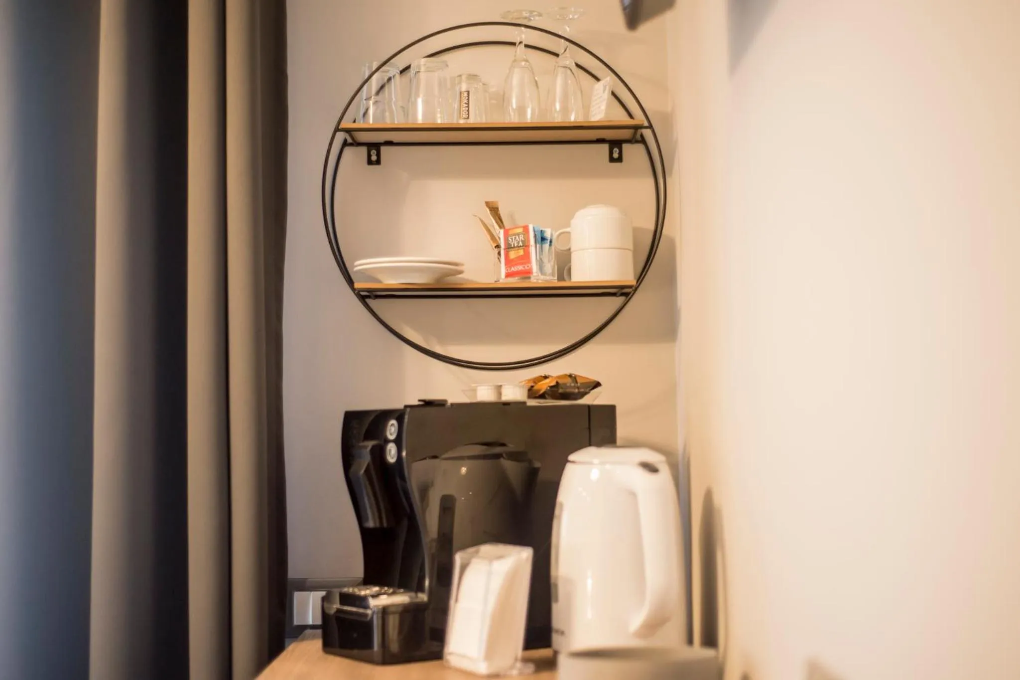 Coffee/tea facilities in Eolian Port B&B
