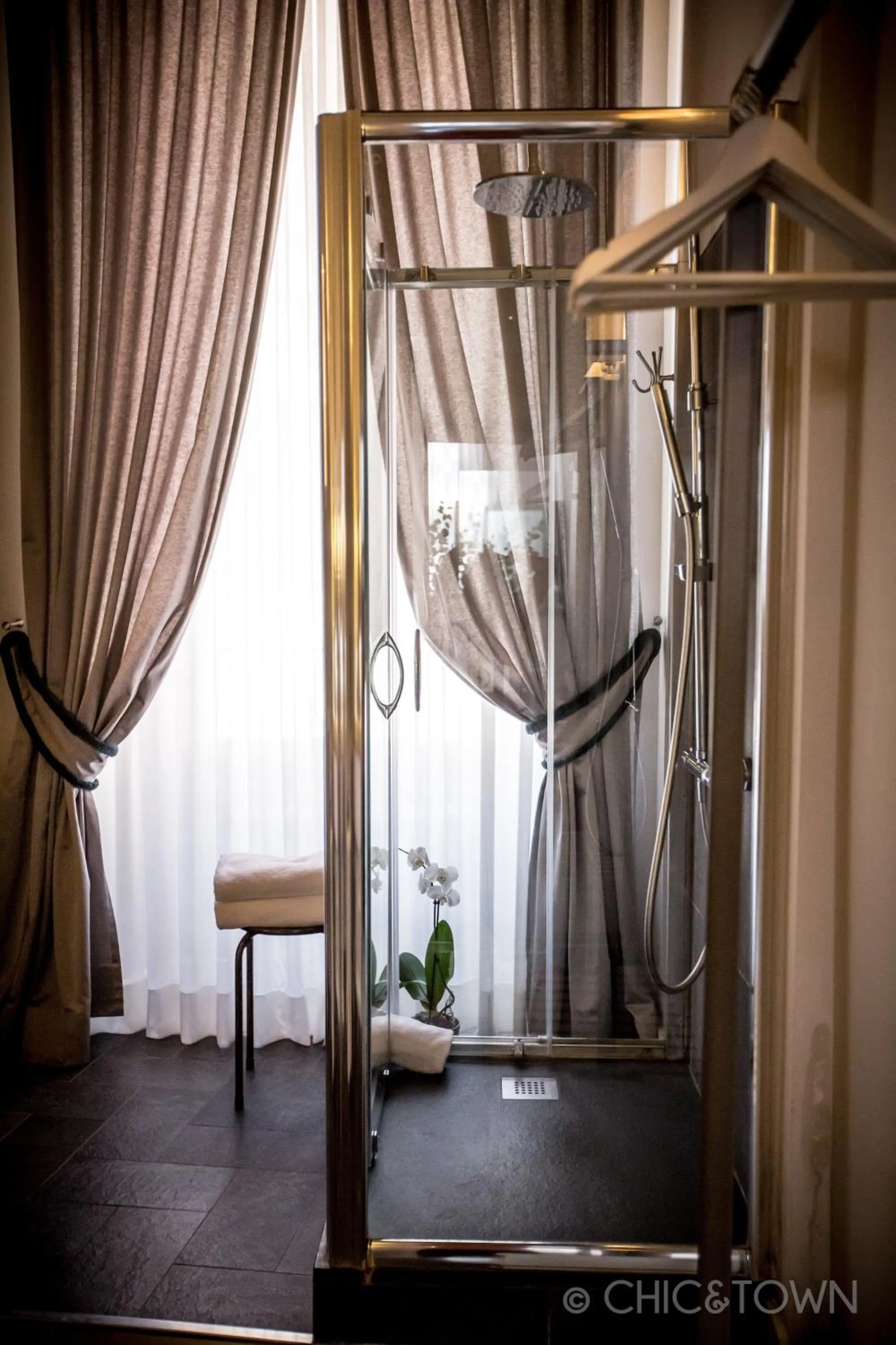 Shower in Chic & Town Luxury Rooms Piazza di Spagna