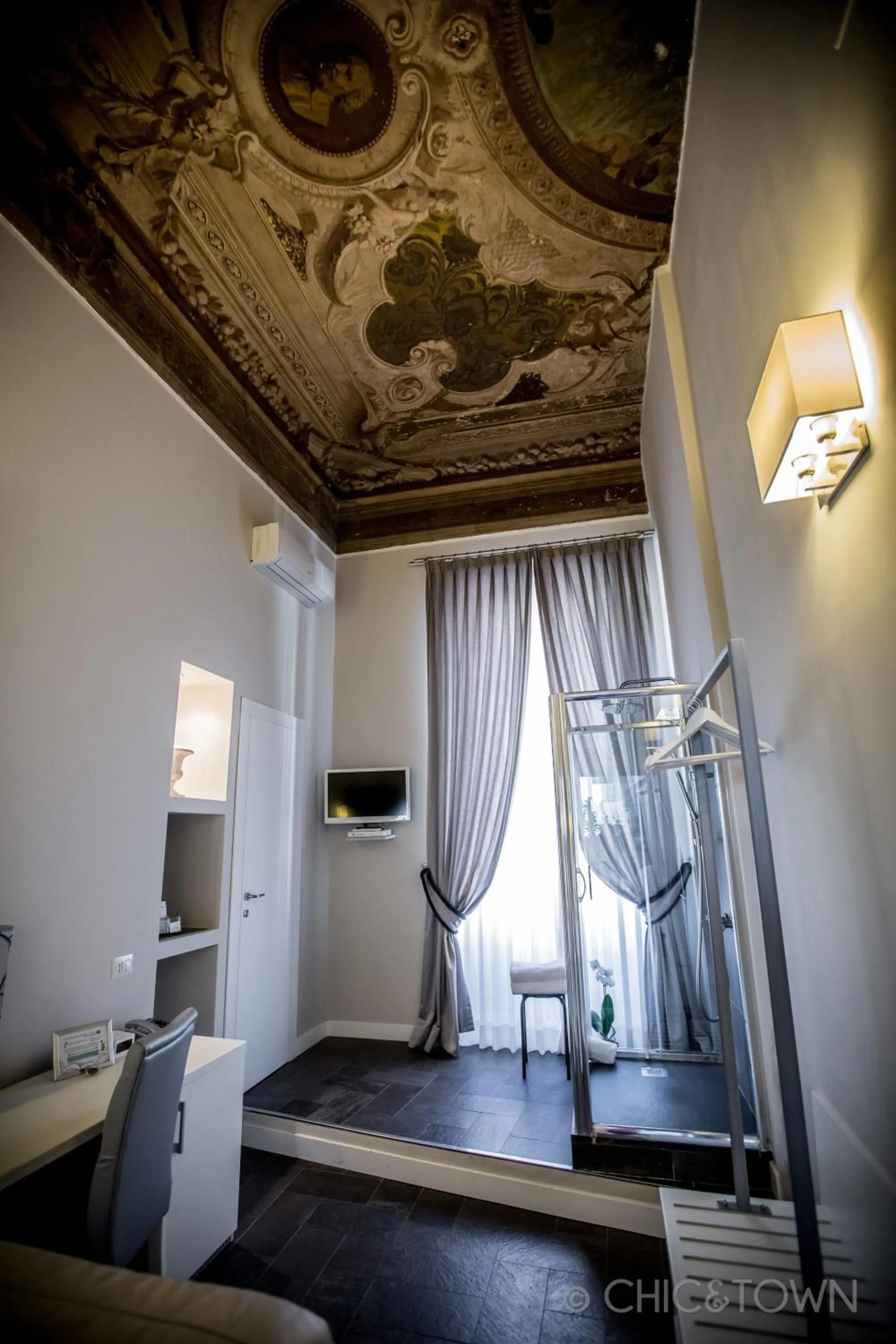 Shower in Chic & Town Luxury Rooms Piazza di Spagna