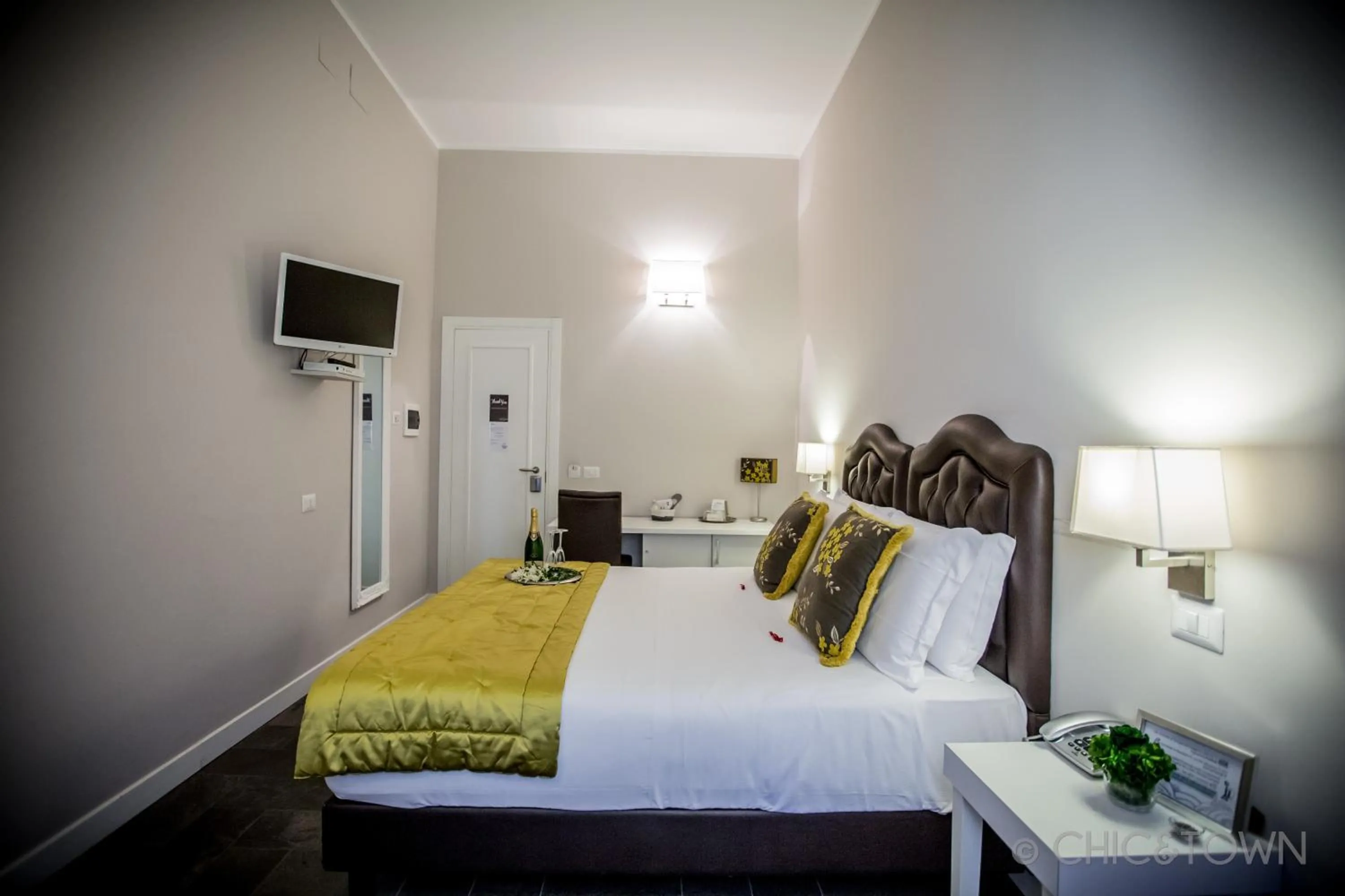 Photo of the whole room, Bed in Chic & Town Luxury Rooms Piazza di Spagna