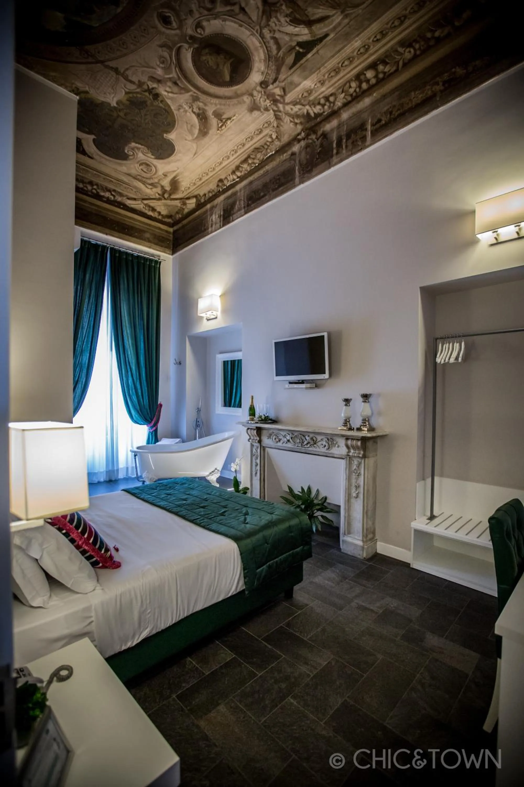 Photo of the whole room, Bed in Chic & Town Luxury Rooms Piazza di Spagna