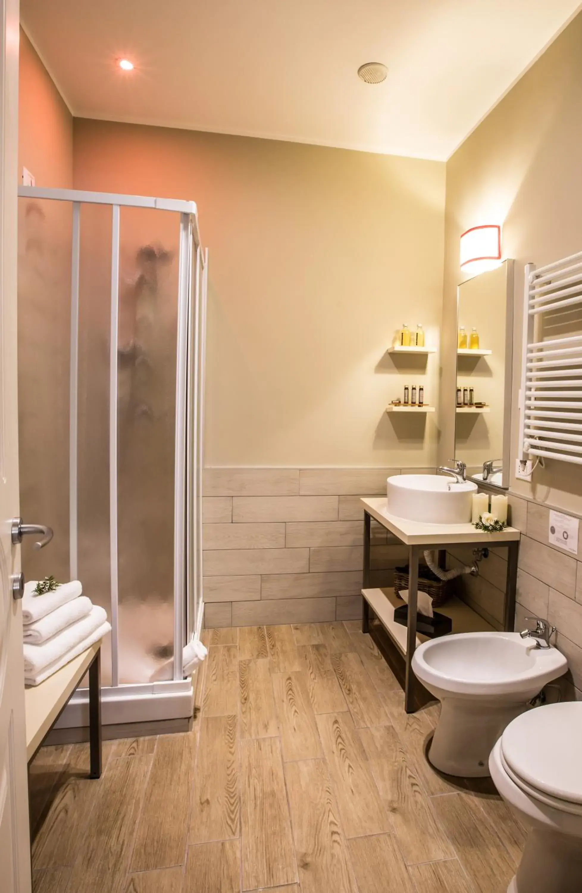 Small Double Room in Chic & Town Luxury Rooms Piazza di Spagna Small Double Room in Chic & Town Luxury Rooms Piazza di Spagna