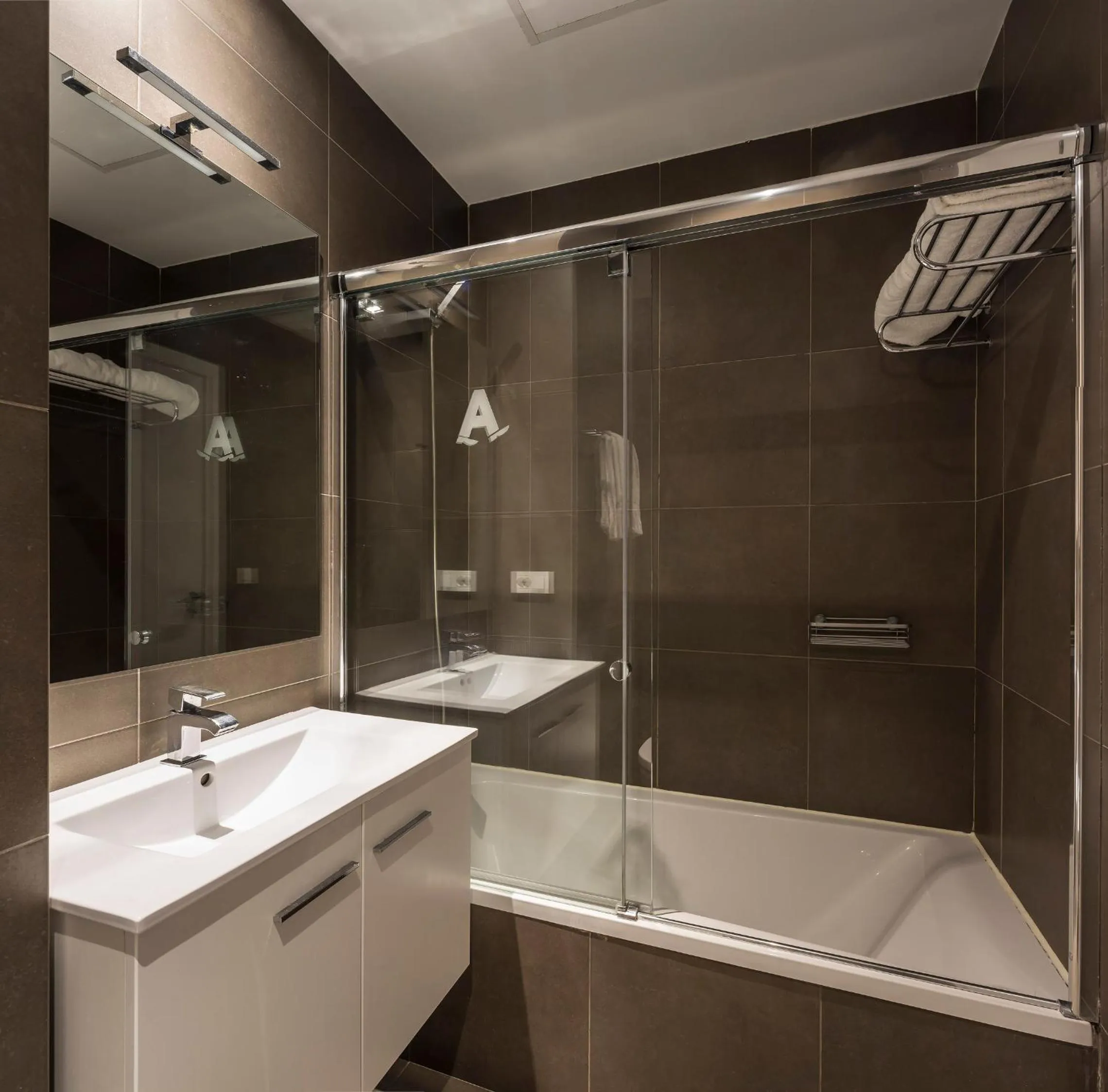 Bath in Mon Suites Catedral