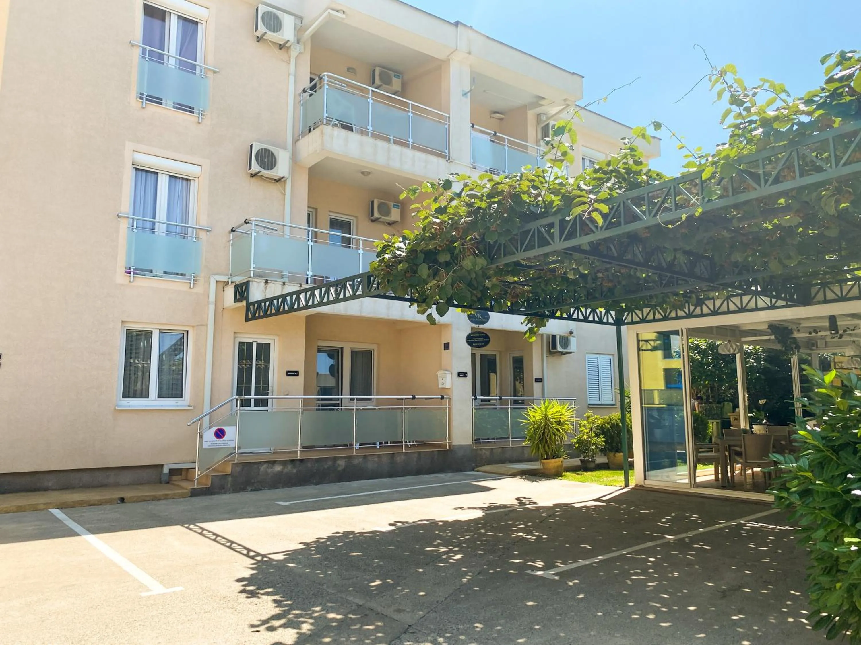 Restaurant/places to eat in Villa Kovacevic