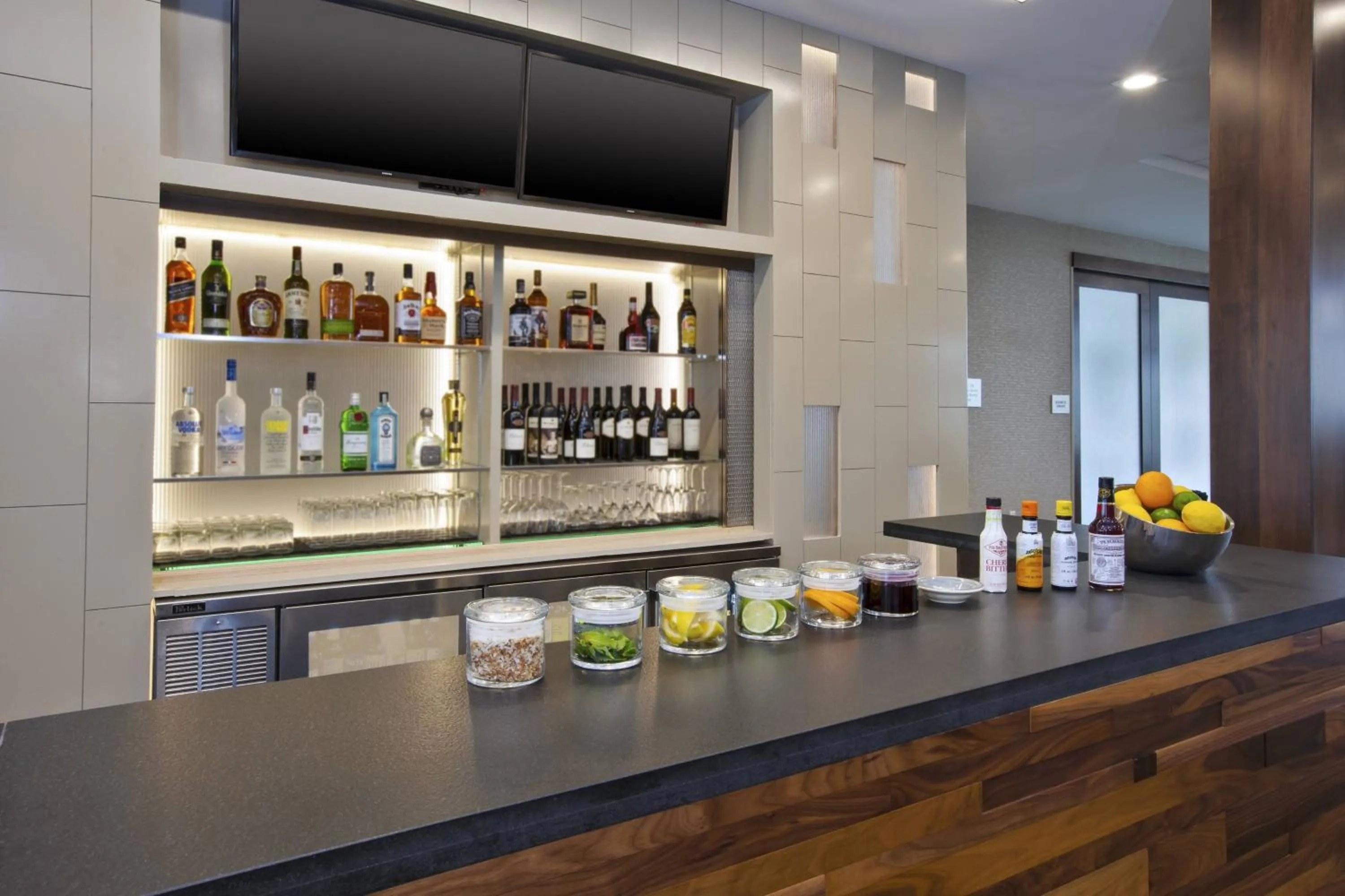 Lounge or bar in Courtyard by Marriott St. Joseph-Benton Harbor