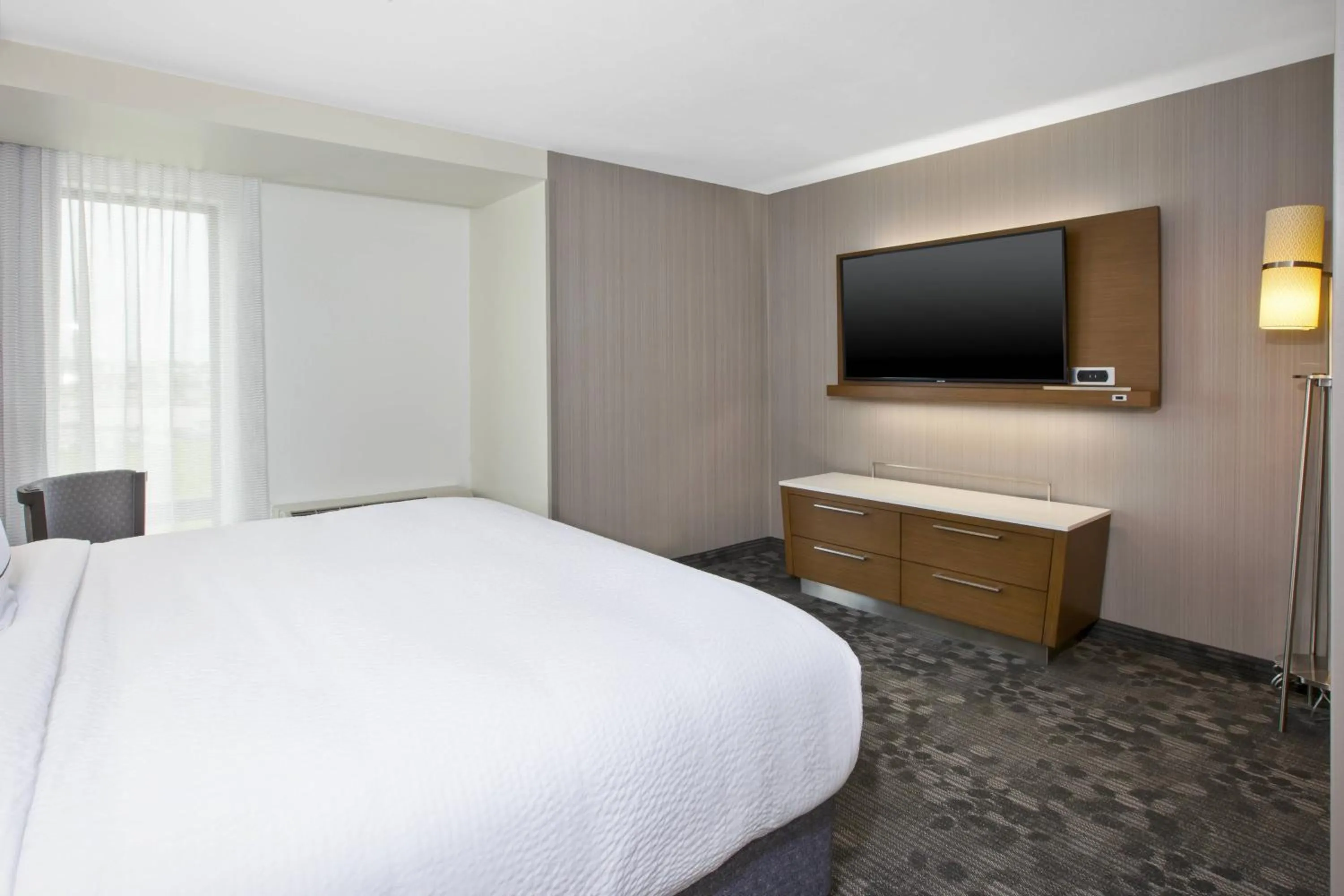 Bedroom, Bed in Courtyard by Marriott St. Joseph-Benton Harbor