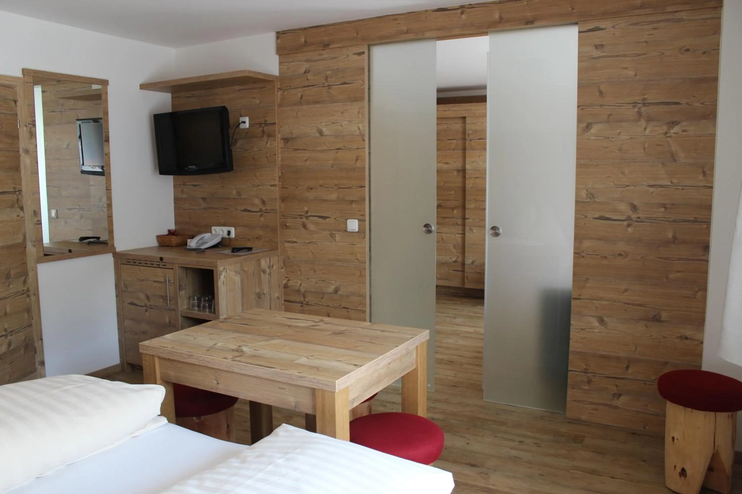 Photo of the whole room, Bed in Pension Michael