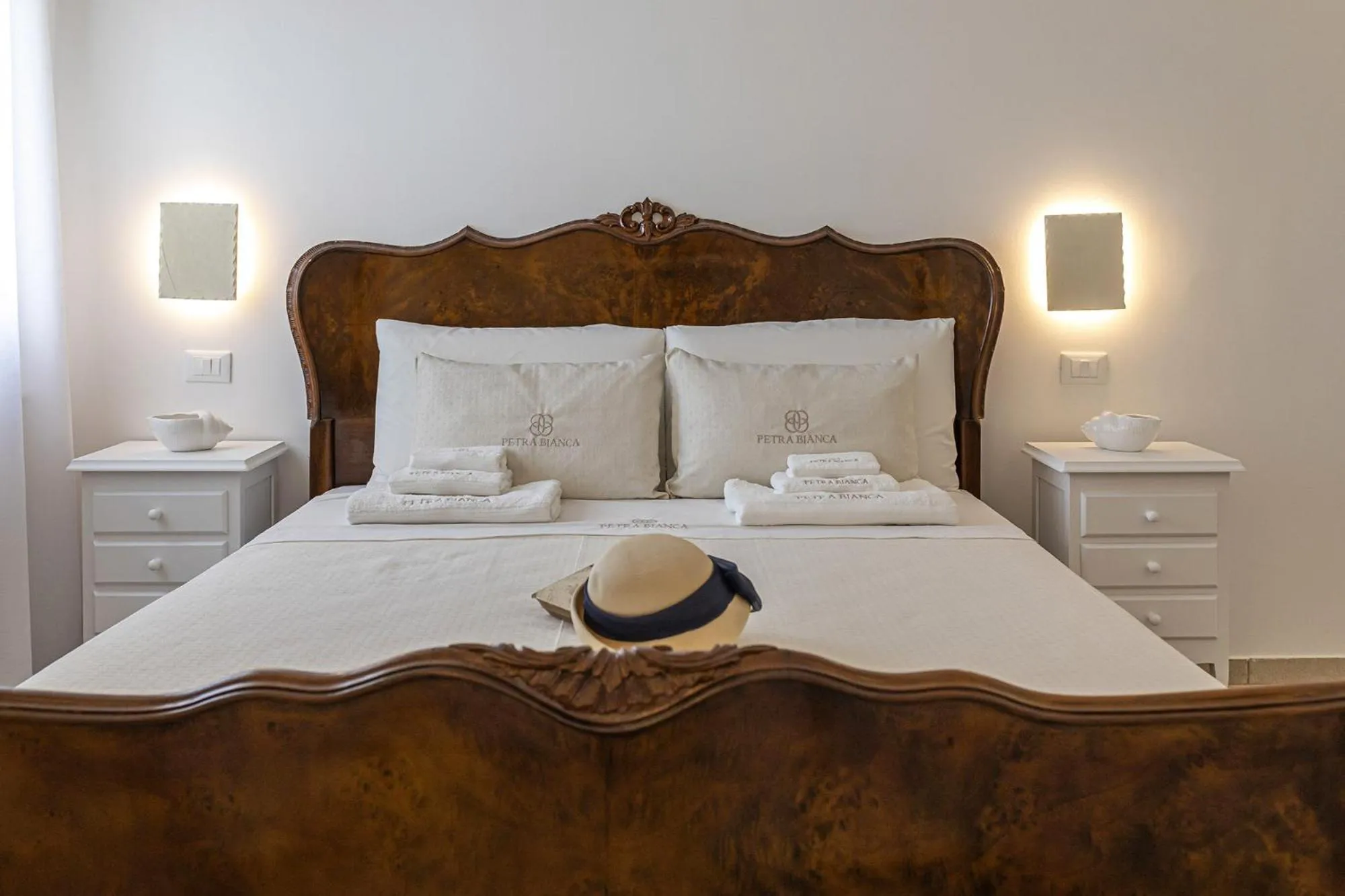 Bedroom, Bed in Petra Bianca