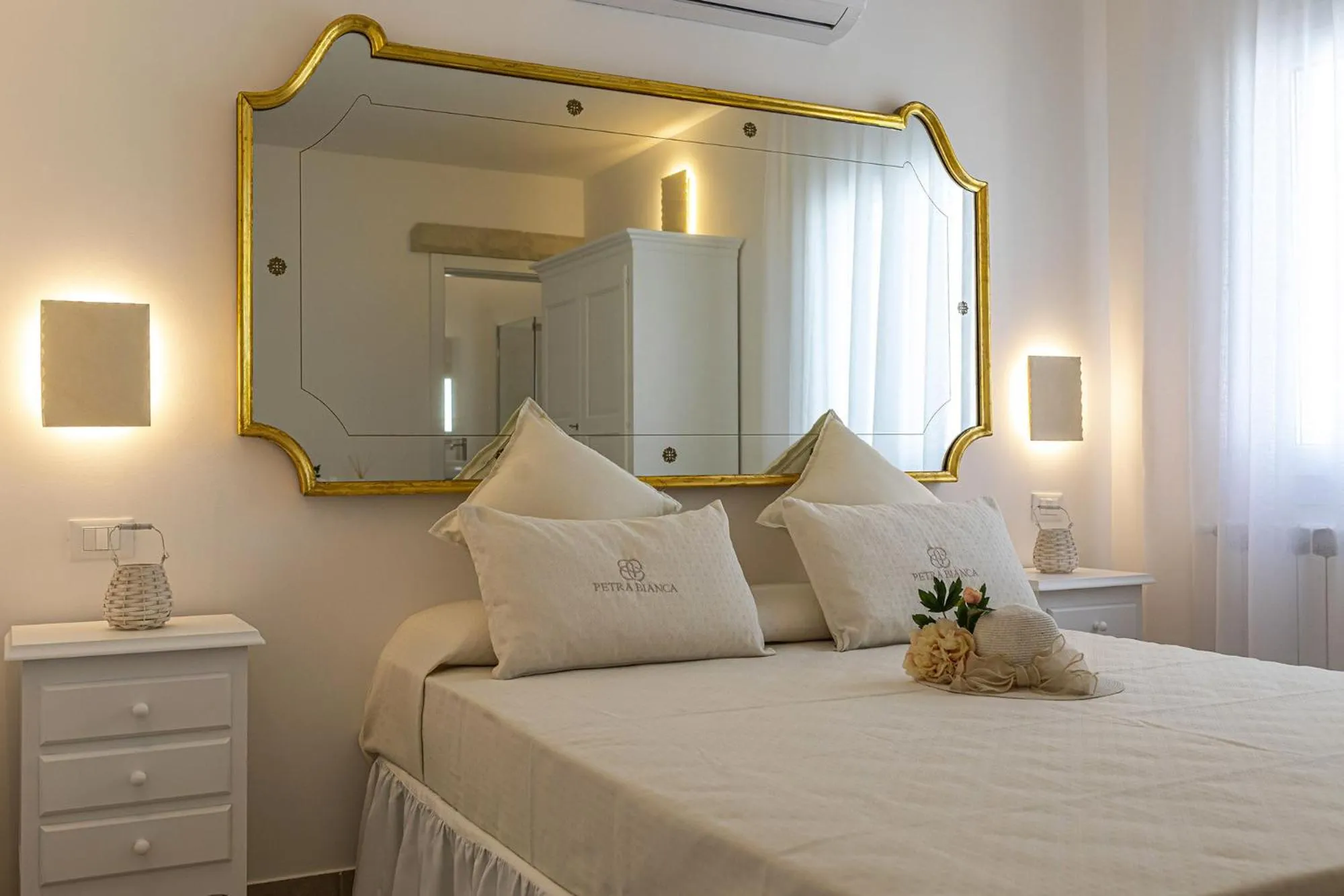 Bedroom, Bed in Petra Bianca