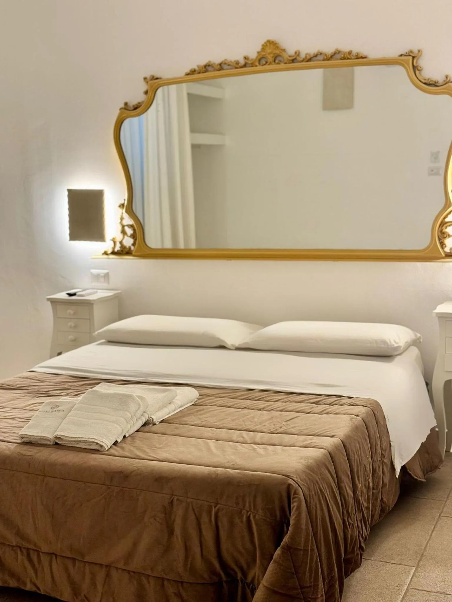 Bedroom, Bed in Petra Bianca