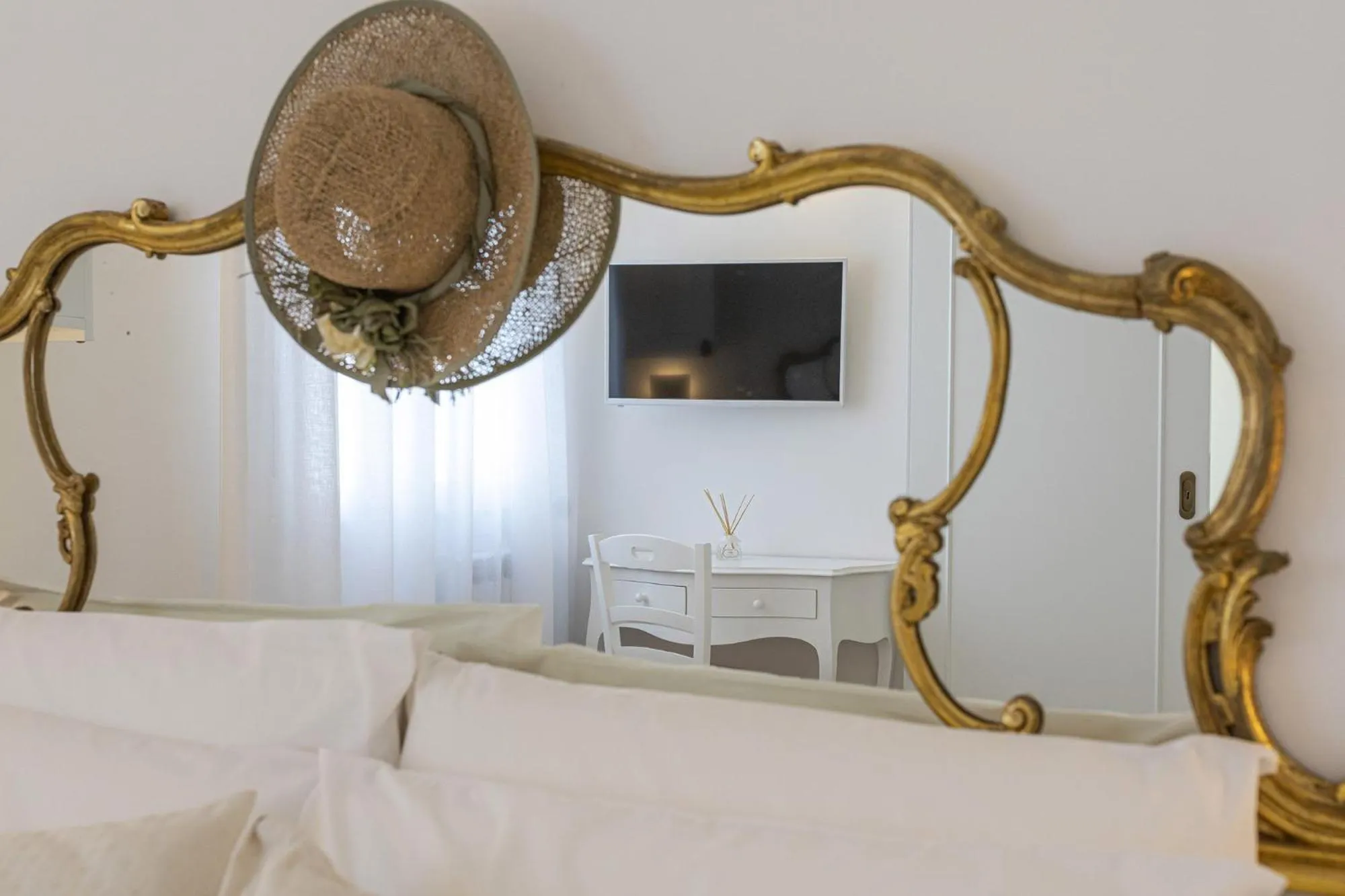 Bedroom, Bed in Petra Bianca