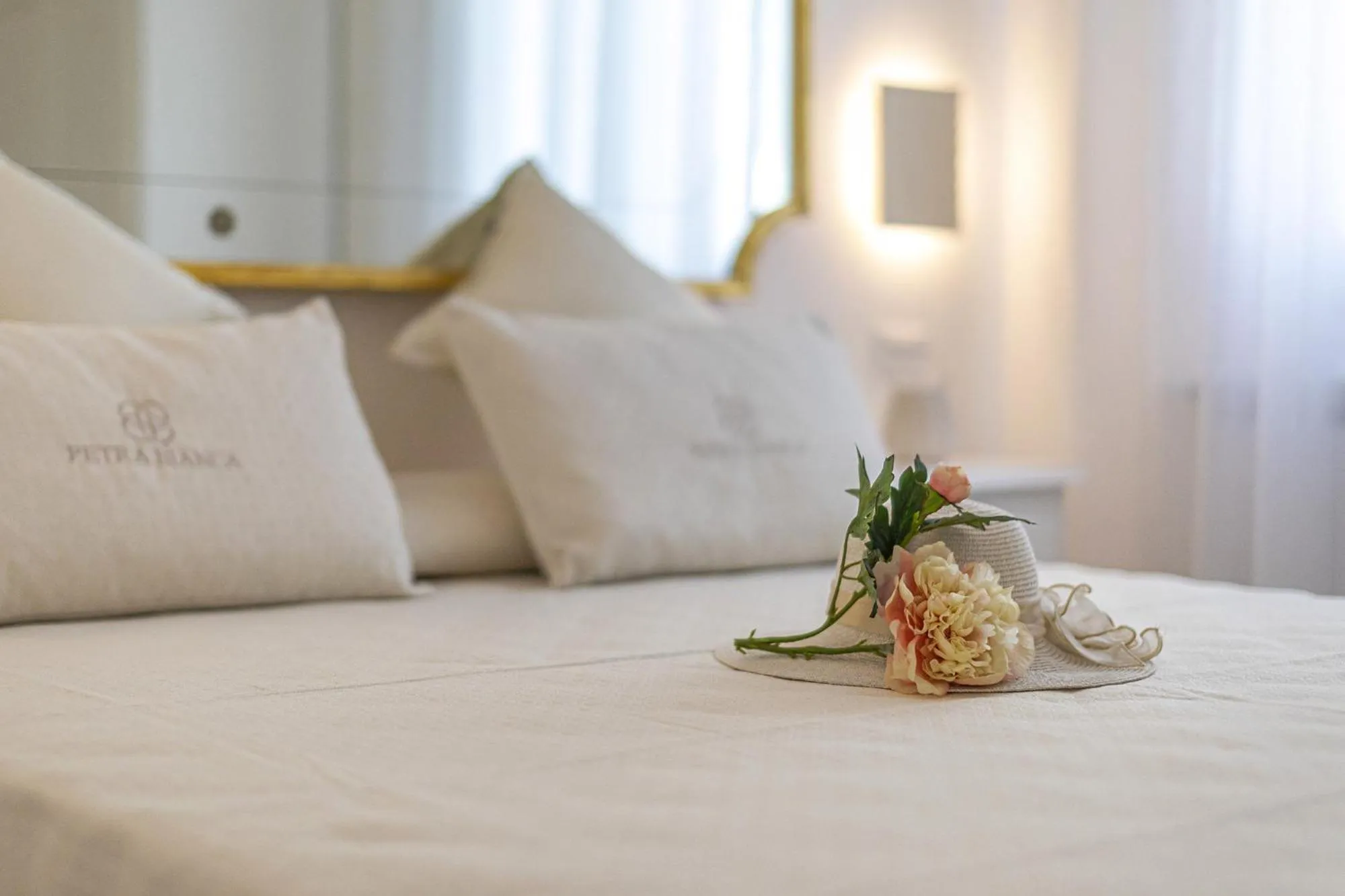 Bedroom, Bed in Petra Bianca