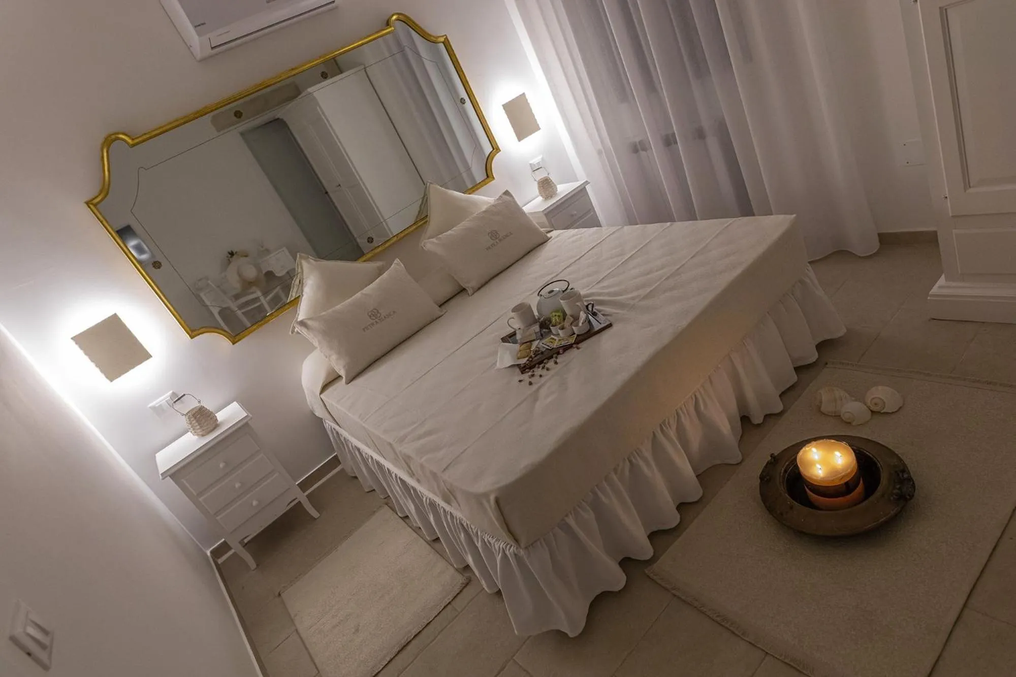 Bedroom, Bed in Petra Bianca