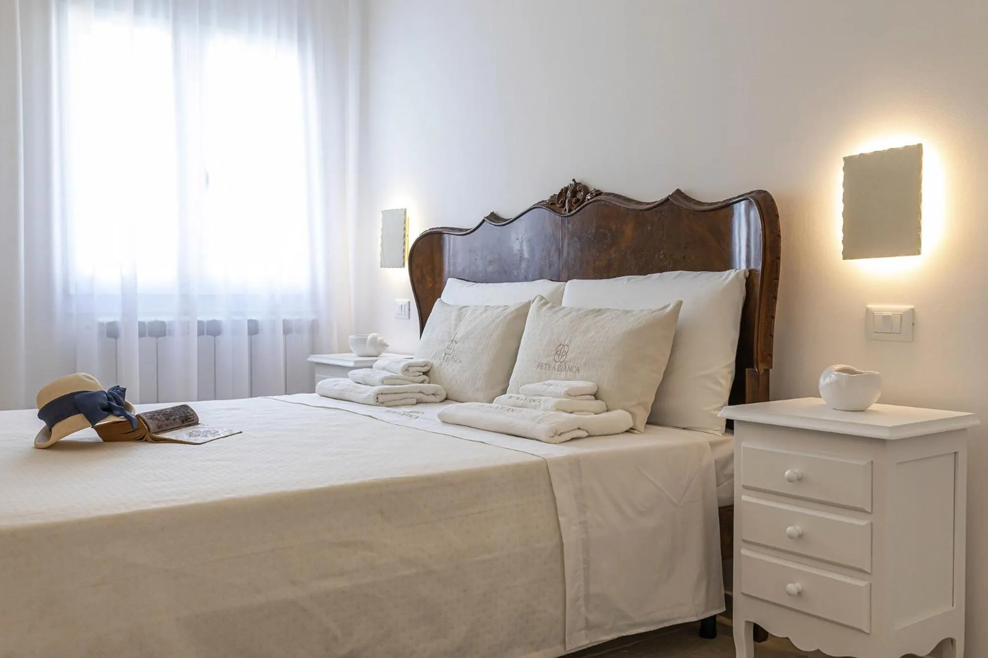 Bedroom, Bed in Petra Bianca