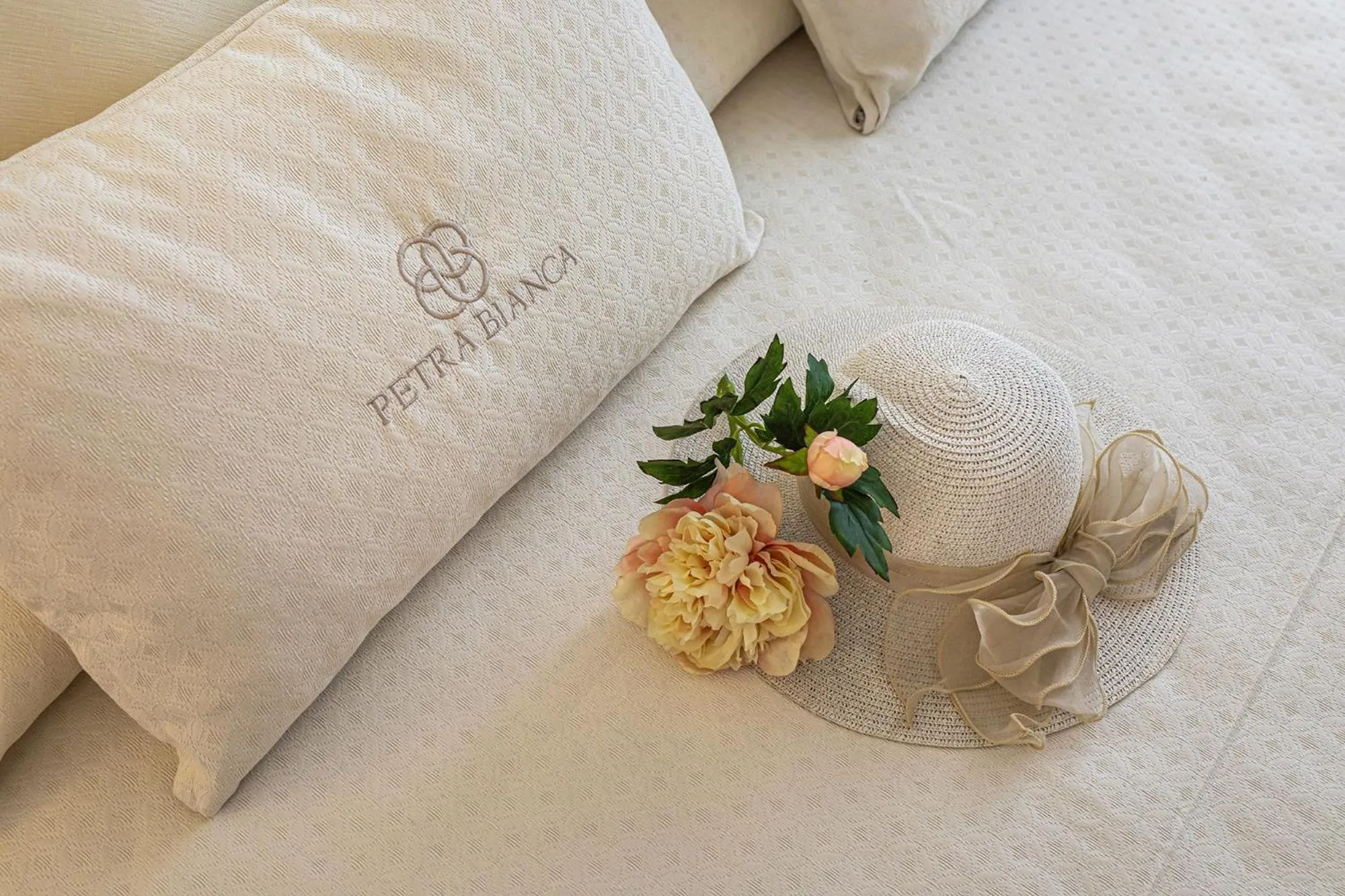 Bedroom, Bed in Petra Bianca