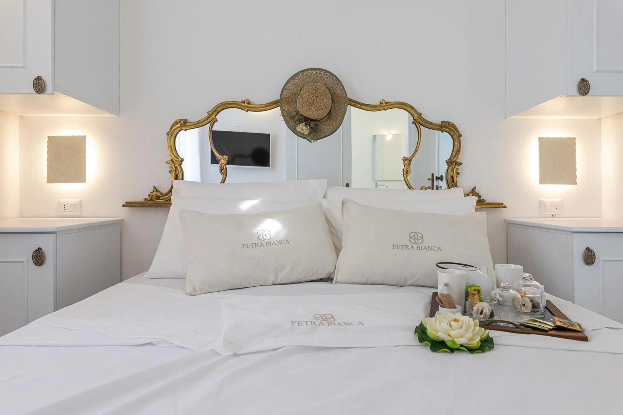 Bedroom, Bed in Petra Bianca