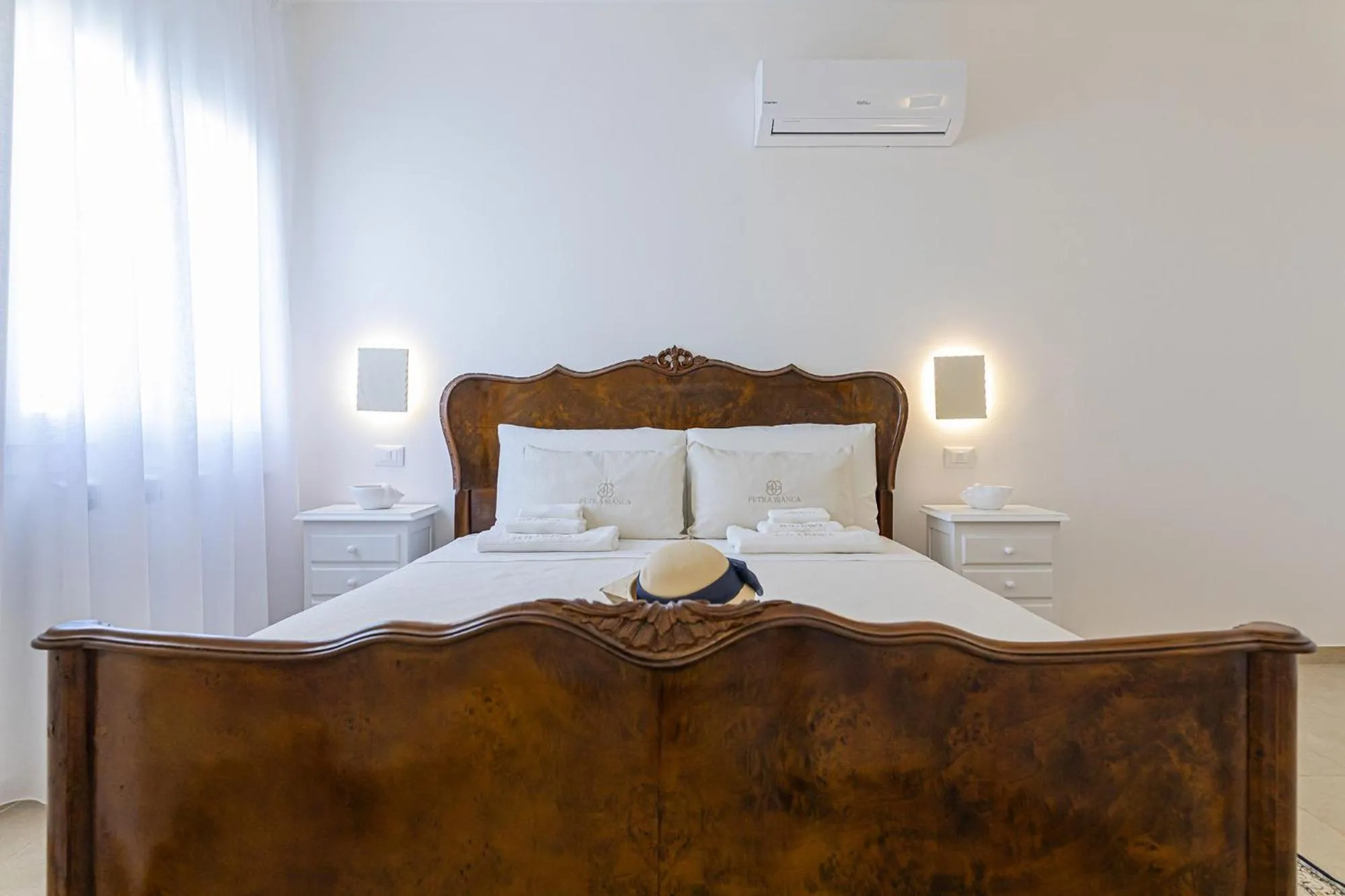 Bedroom, Bed in Petra Bianca