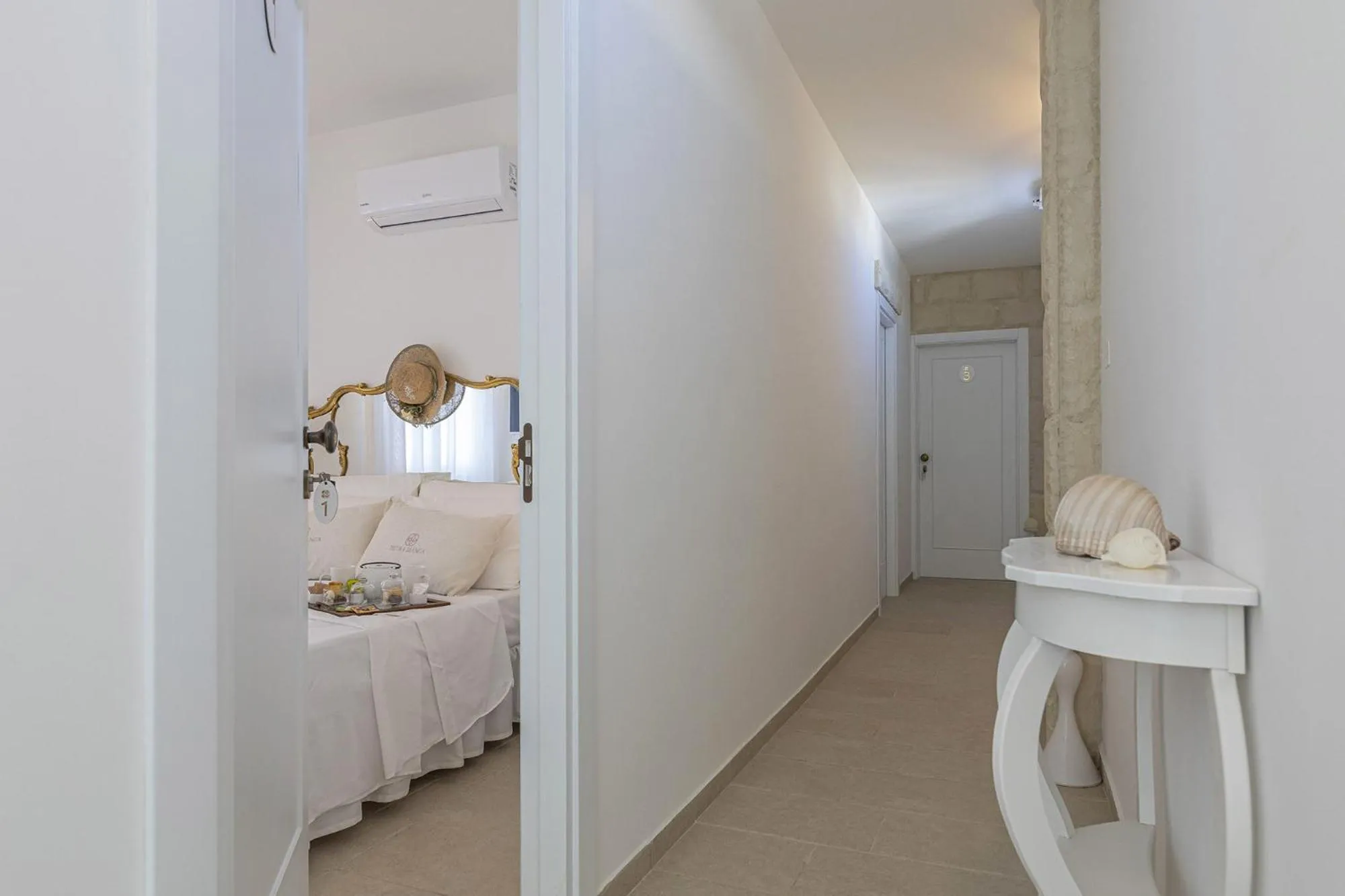 Bedroom, Bed in Petra Bianca