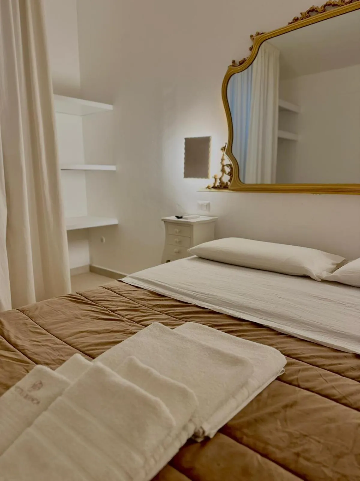 Bedroom, Bed in Petra Bianca