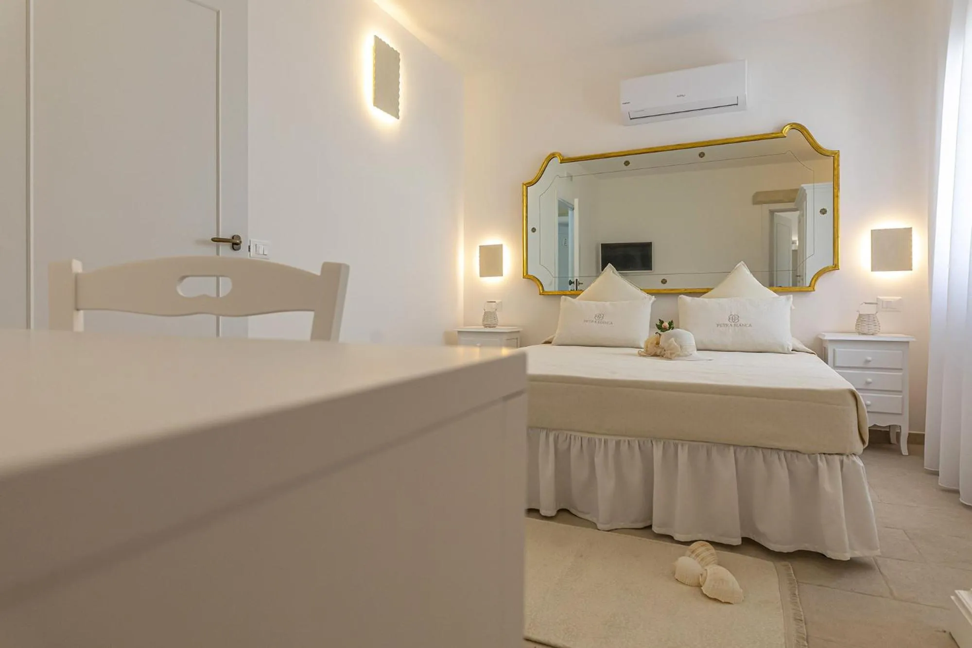 Bedroom, Bed in Petra Bianca