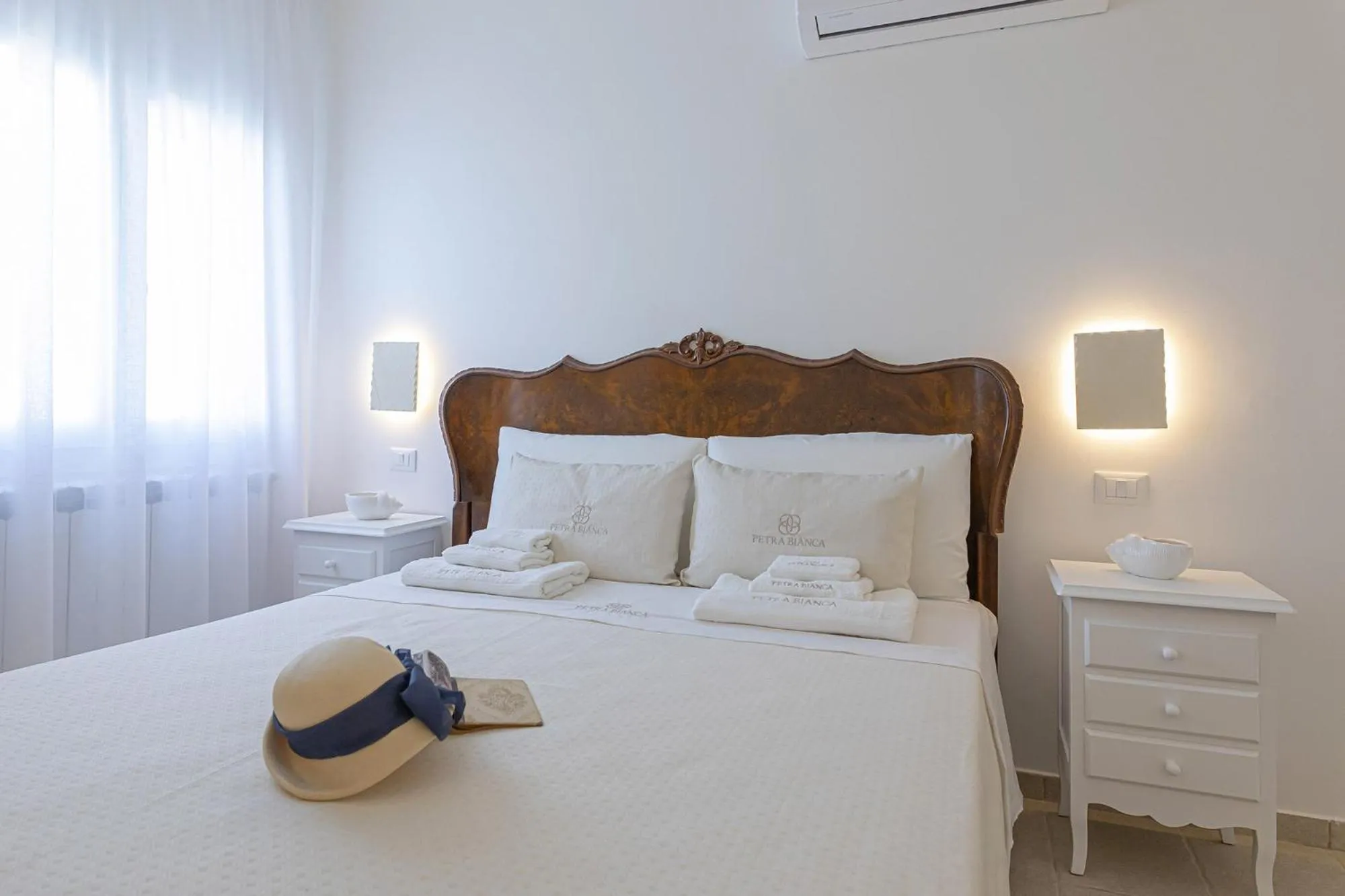 Bedroom, Bed in Petra Bianca