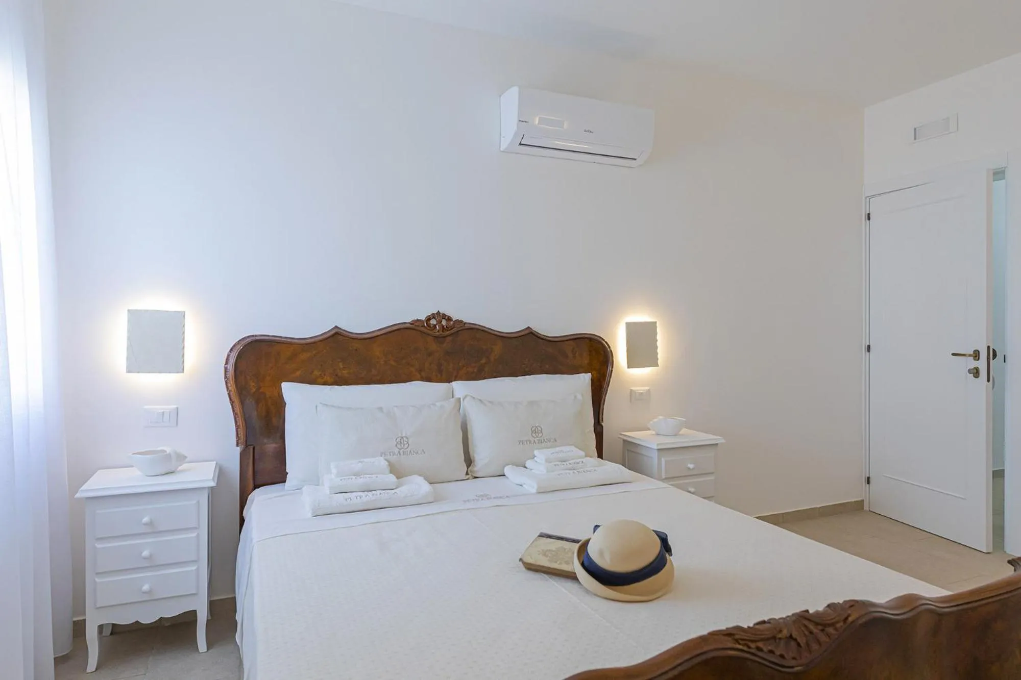 Bedroom, Bed in Petra Bianca