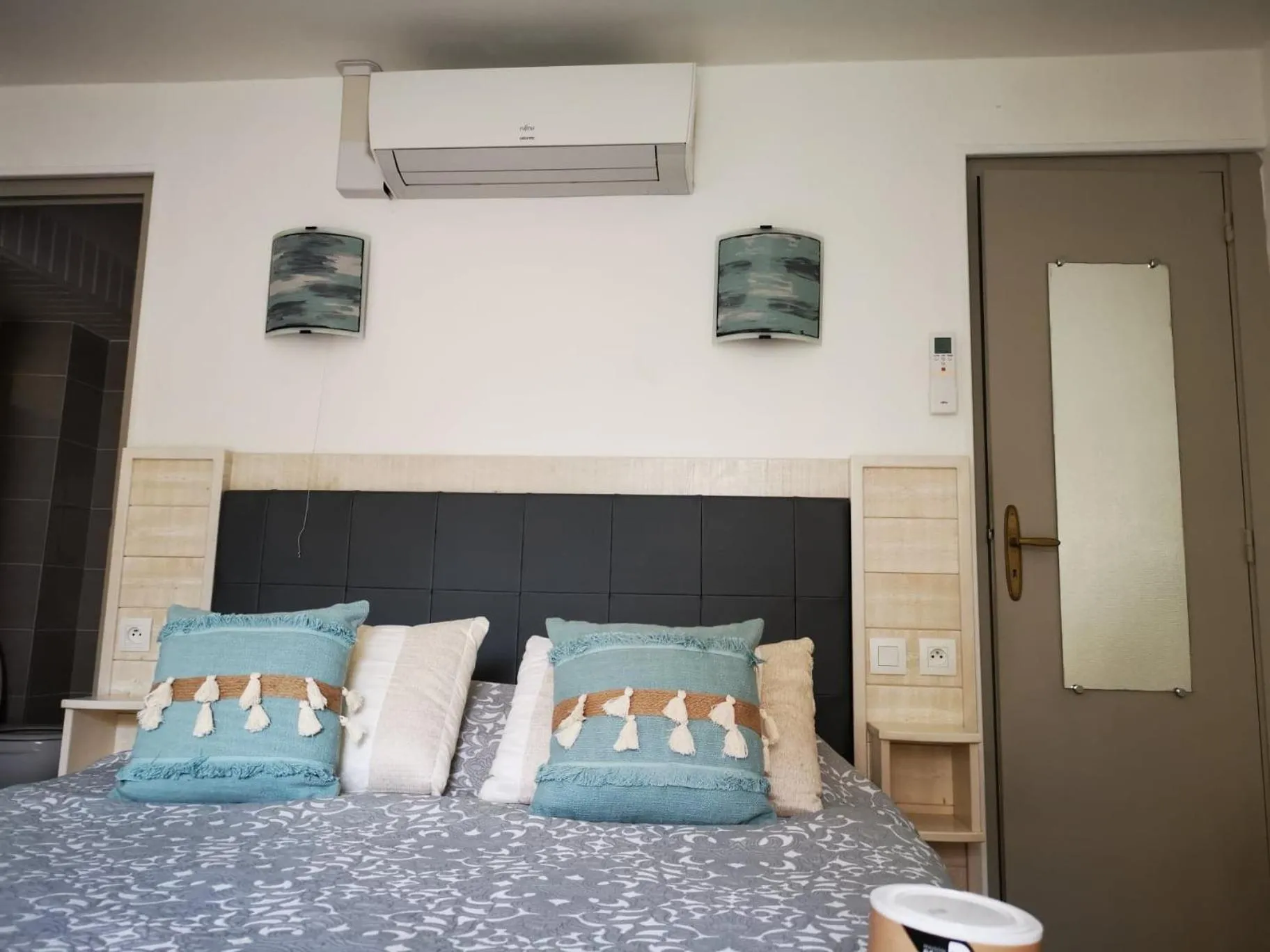 Bed in Hôtel de la Plage