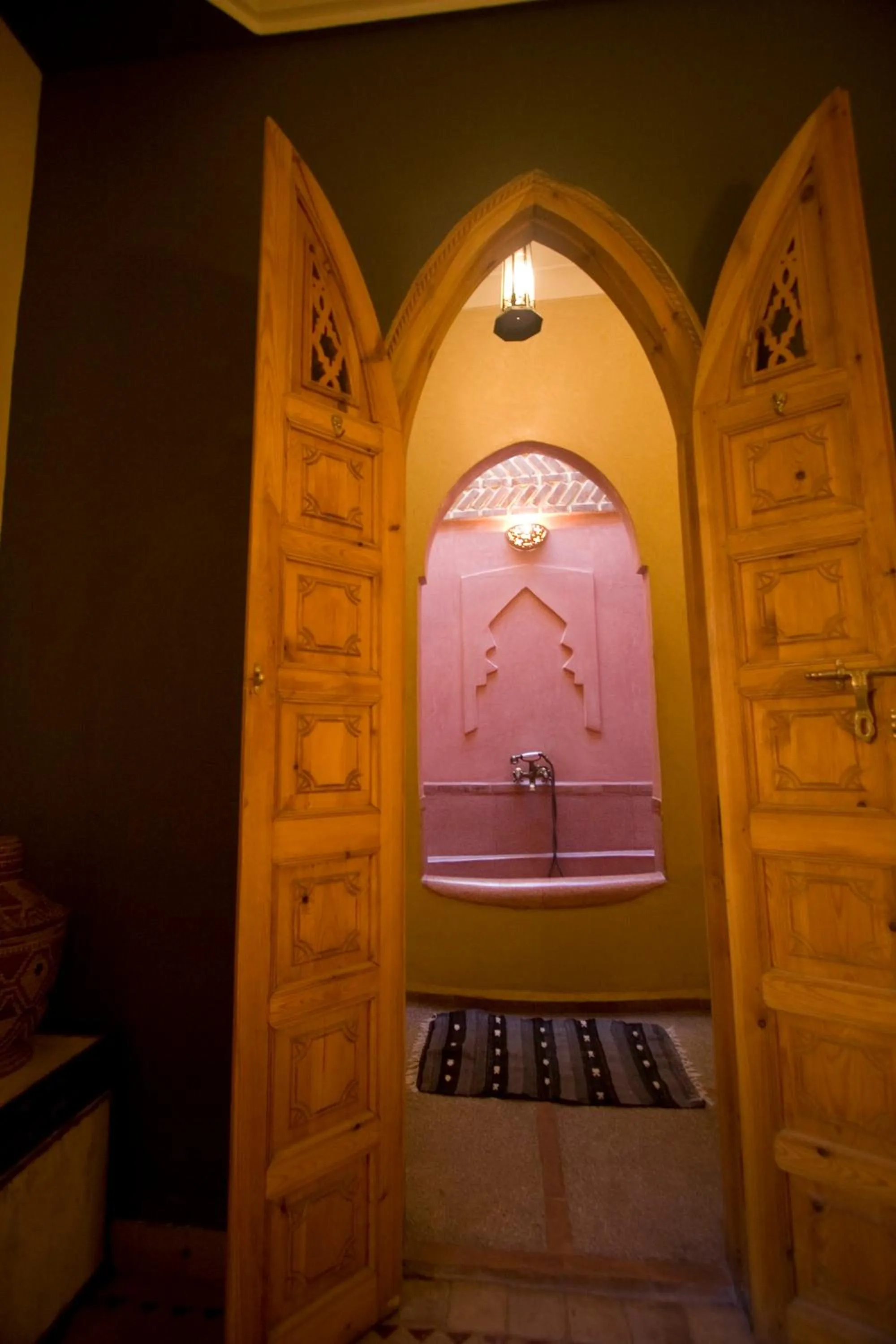 Shower in Ryad El Borj