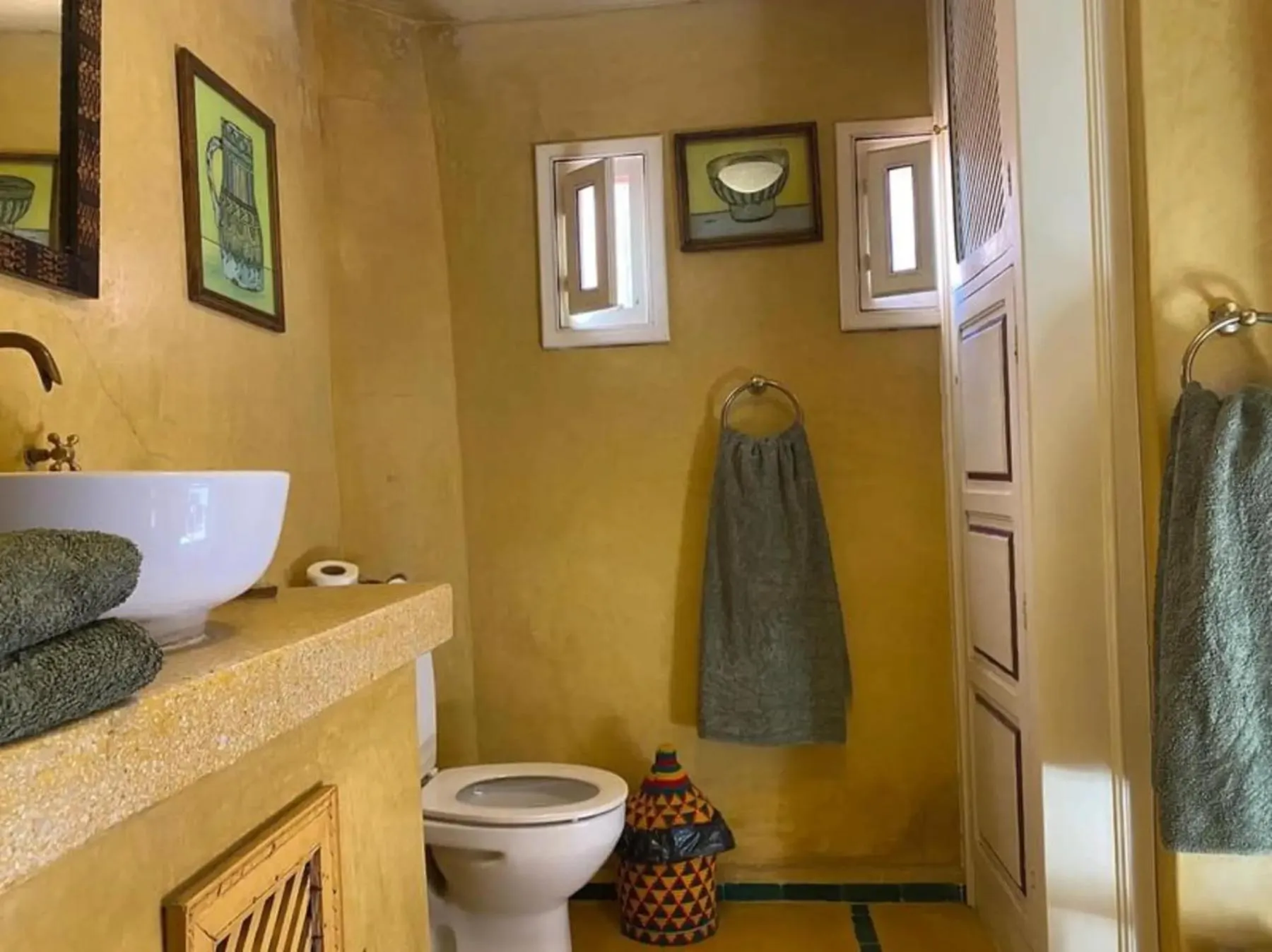 Toilet in Ryad El Borj