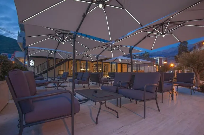 Restaurant/places to eat in Blue Marlin Apartments