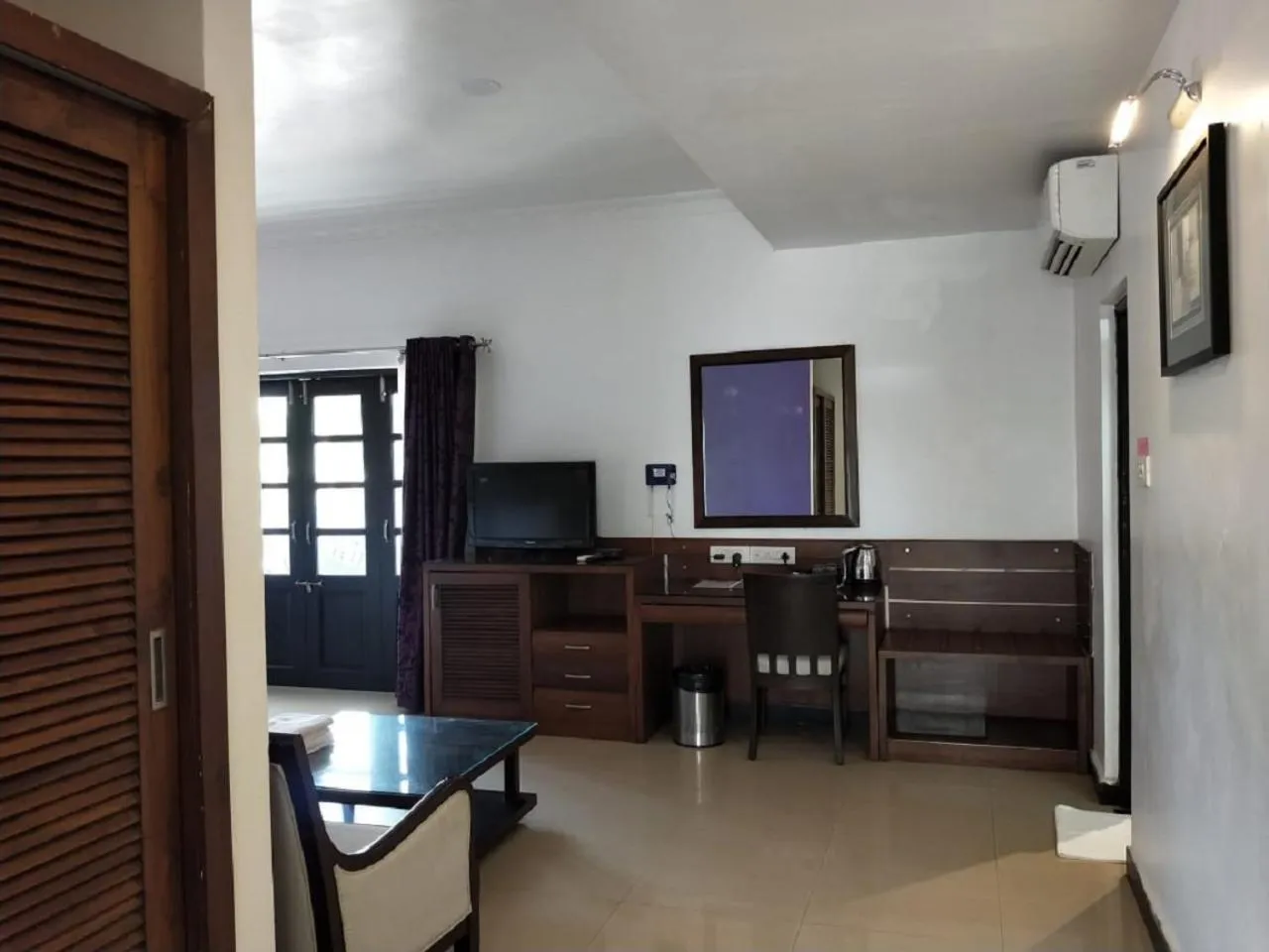 TV and multimedia in Silver Sands Hideaway Resort, Candolim