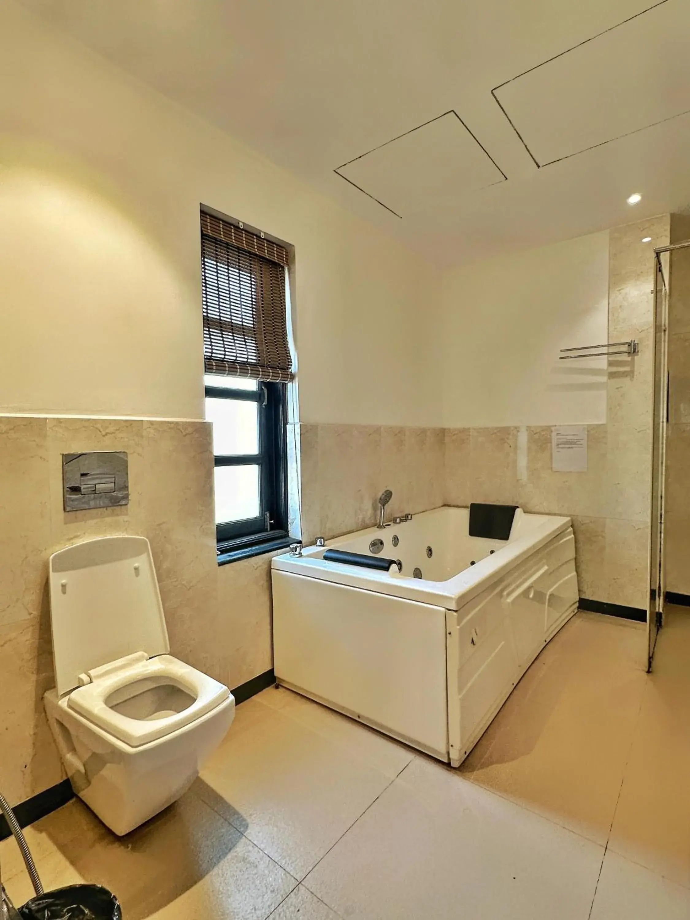 Toilet in Silver Sands Hideaway Resort, Candolim Toilet in Silver Sands Hideaway Resort, Candolim