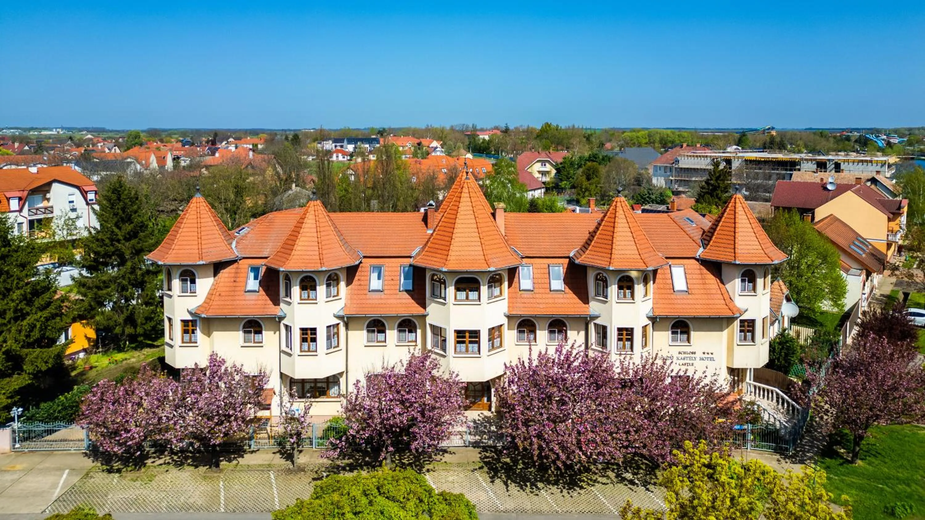Property building in Hajdú Kastély Hotel