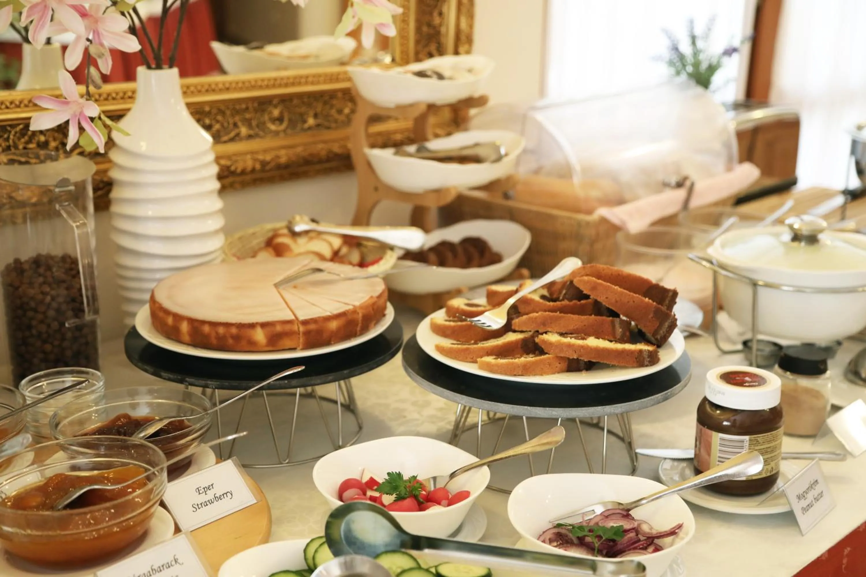 Breakfast in Hajdú Kastély Hotel