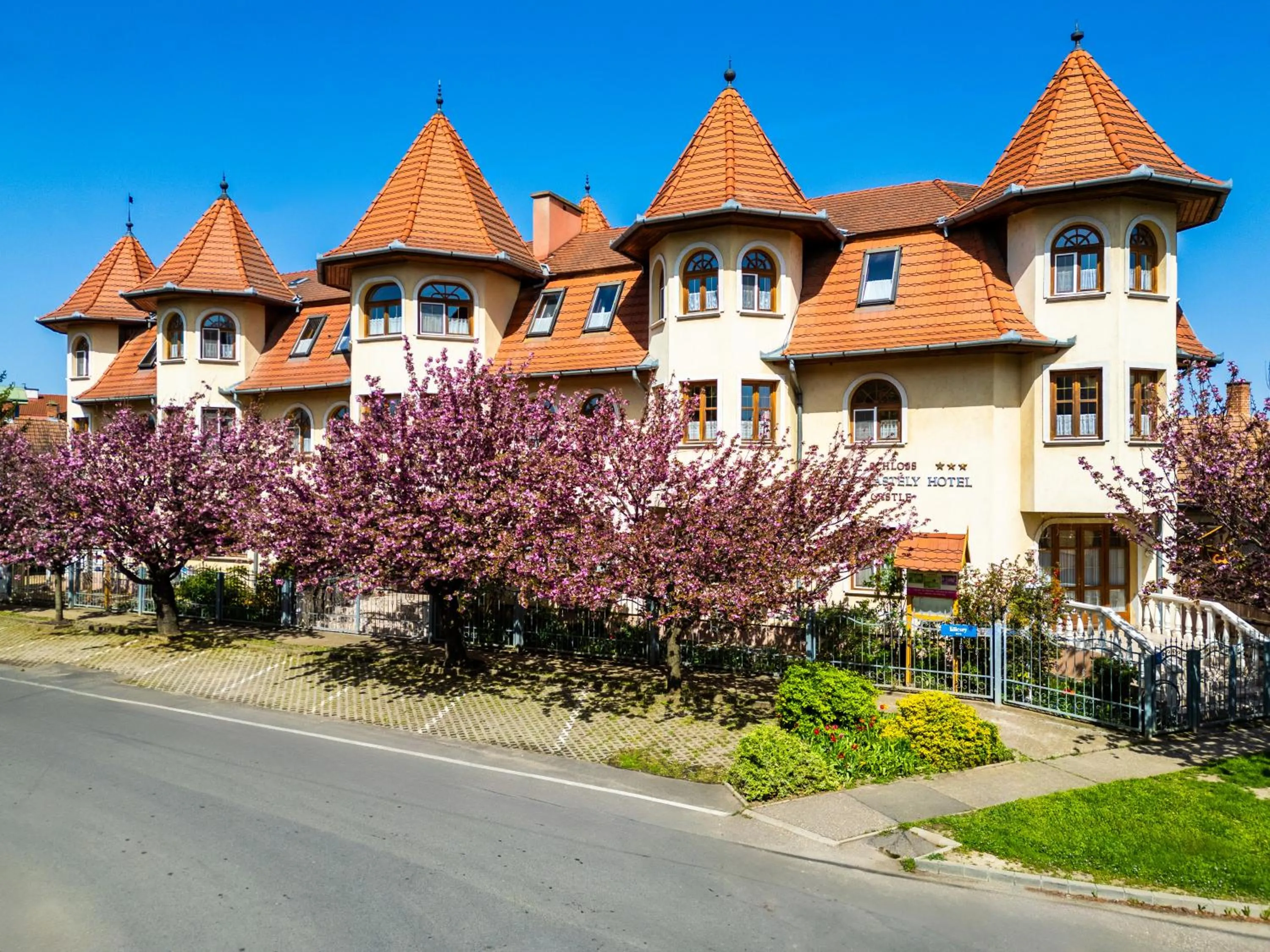 Property building in Hajdú Kastély Hotel