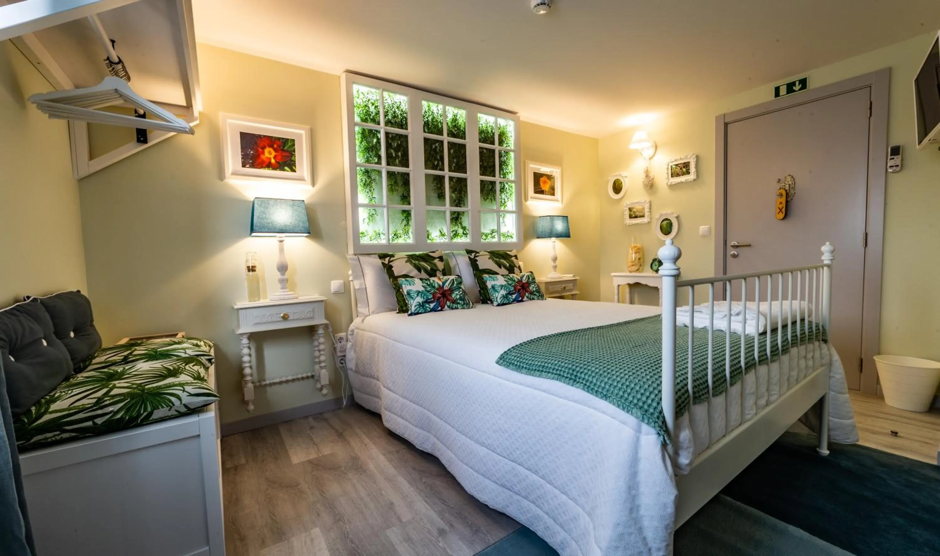 Bed in My Bed in pico